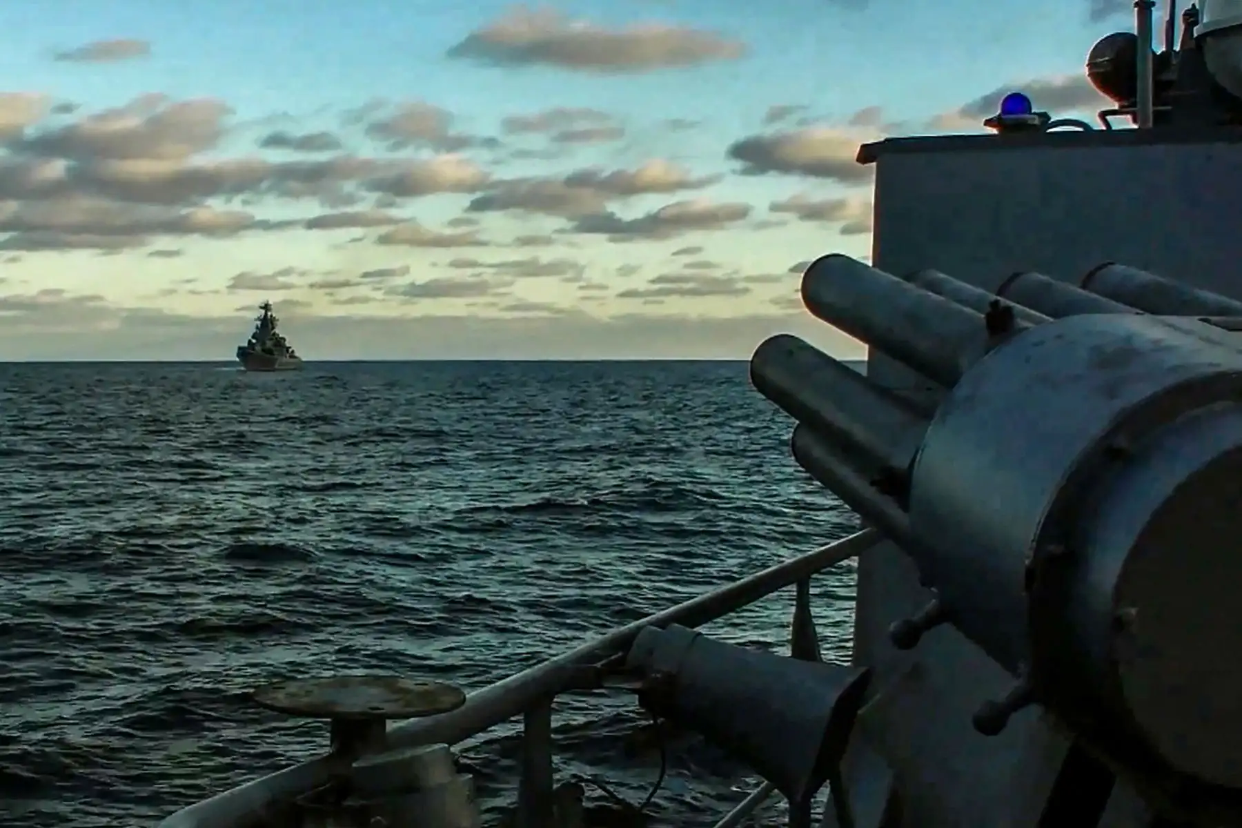 EE.UU. despliega un buque con 3.500 marinos en medio de la guerra contra Irán