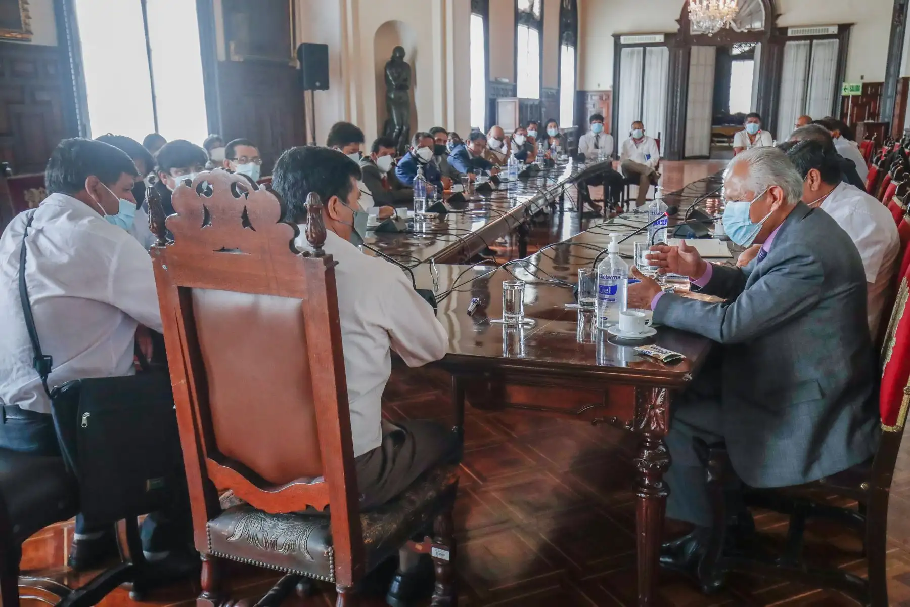 Presidente Pedro Castillo sostiene una reunión de trabajo con representantes médicos de distintas regiones. Foto: ANDINA/Prensa Presidencia