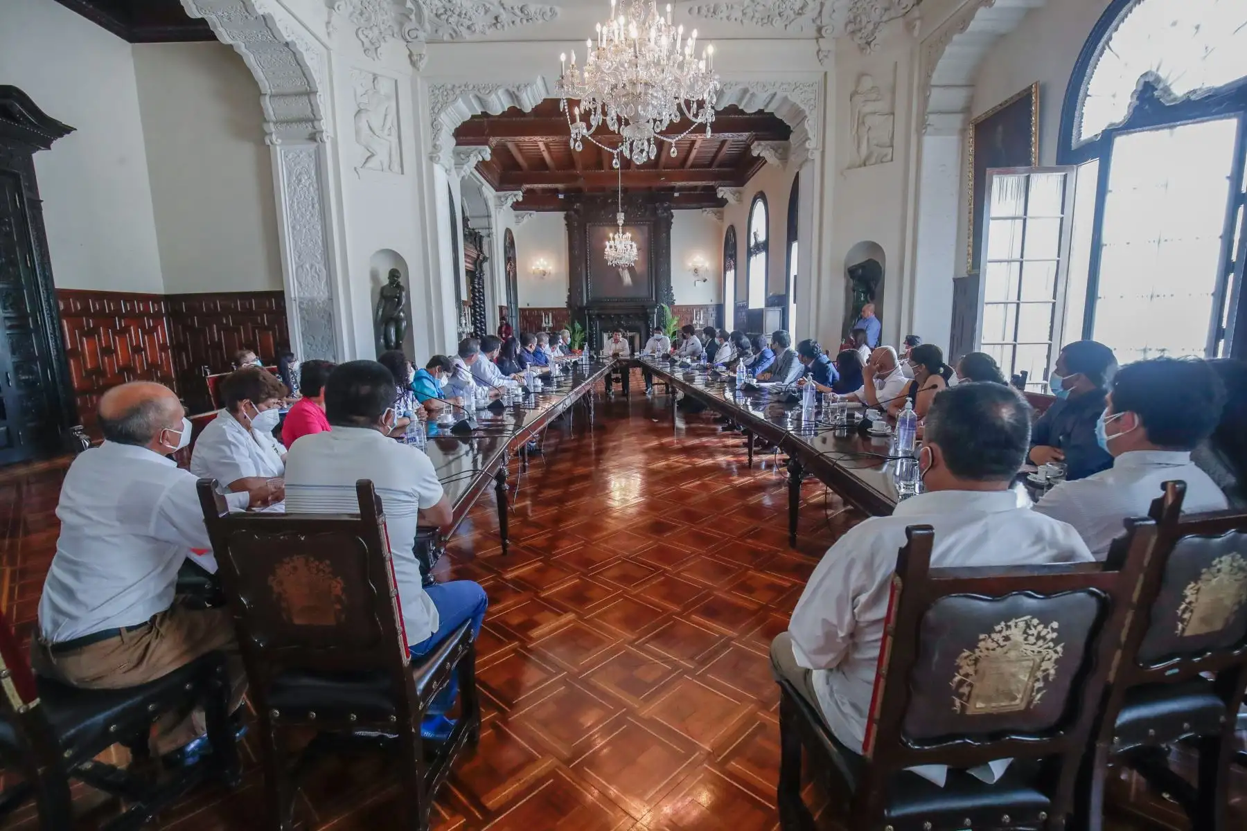 Presidente Pedro Castillo sostiene una reunión de trabajo con representantes médicos de distintas regiones. Foto: ANDINA/Prensa Presidencia