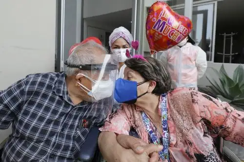Víctor Olivera y su compañera de vida, Juana Pereyra vencieron al covid-19. Foto: ,ANDINA/Difusión