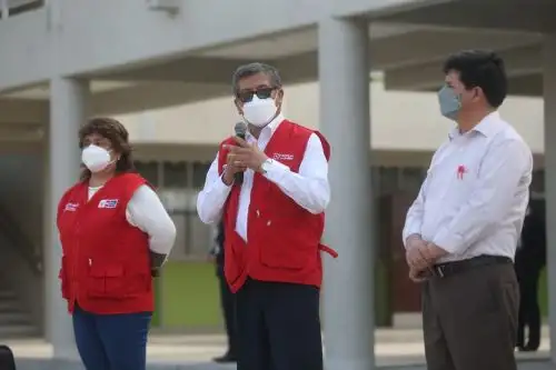 Pese a las debilidades y deficiencias, la comunidad educativa ha sabido gestionar las carencias en beneficio de los estudiantes, destacó el ministro de Educación.  Foto: Difusión