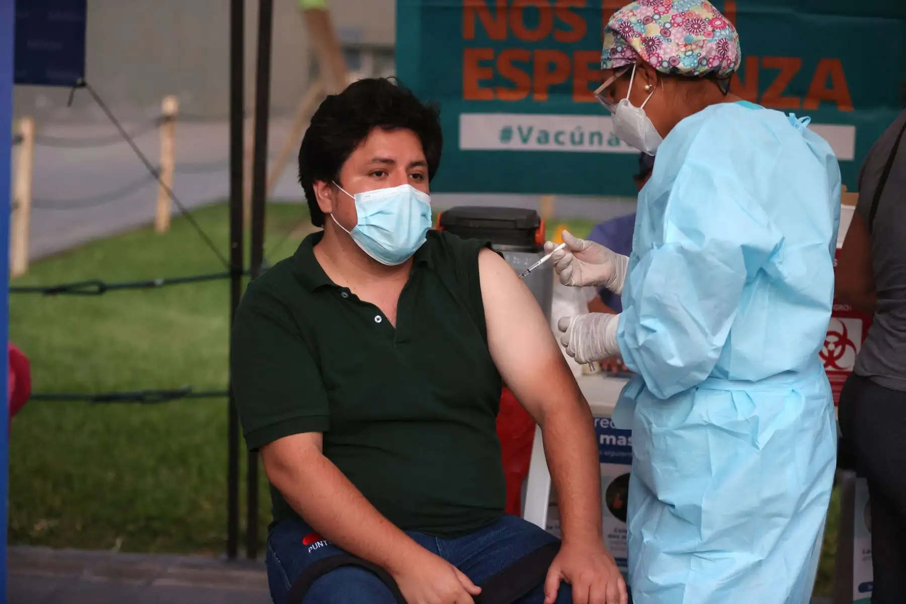 Ministerio de Salud realiza vacunación y descarte de covid-19  en el Dia de la Amistad y el Amor  en Plaza de la Democracia, cercado de Lima.
Foto: ANDINA/Vidal Tarqui