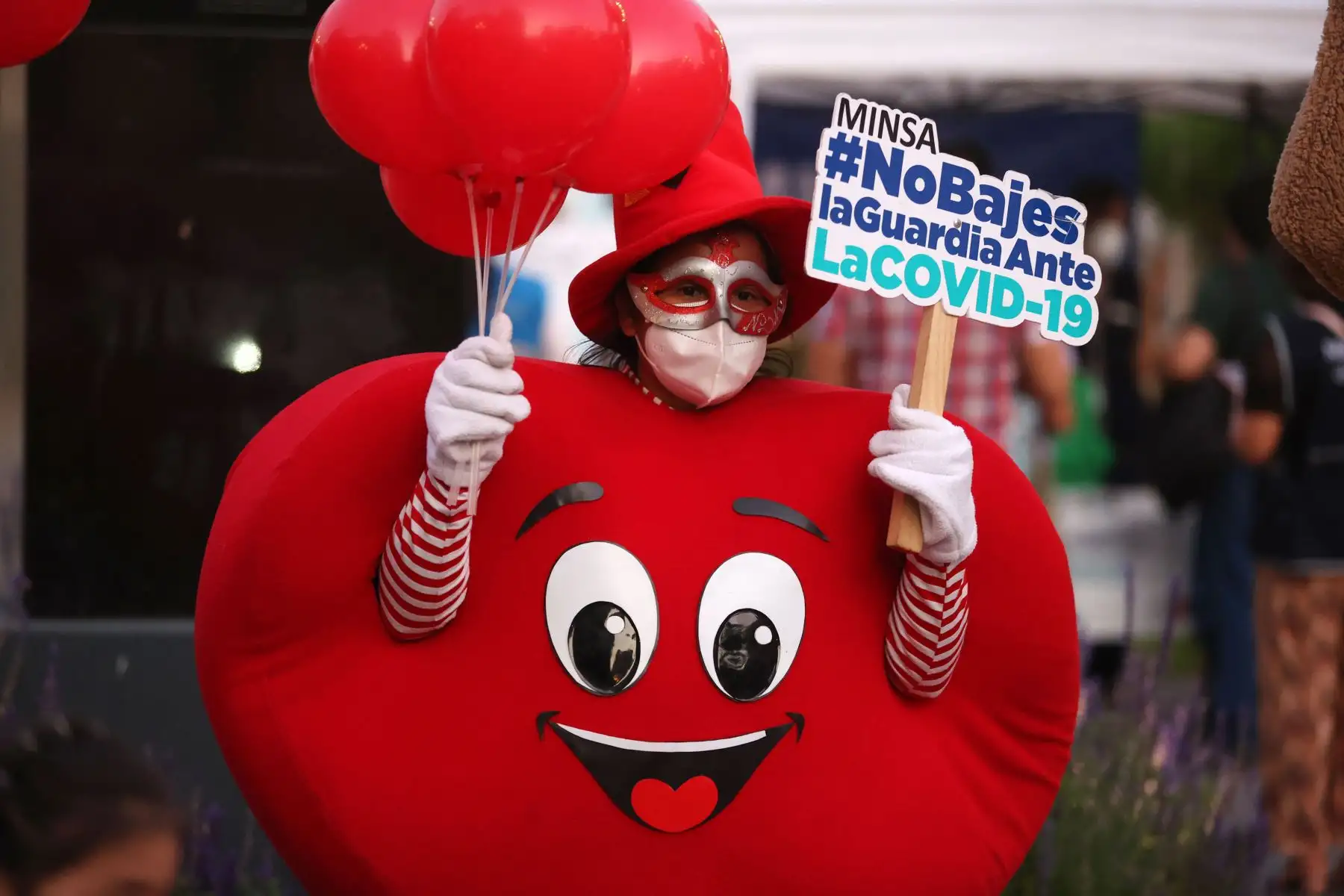 Ministerio de Salud realiza vacunación y descarte de covid-19  en el Dia de la Amistad y el Amor  en Plaza de la Democracia, cercado de Lima.
Foto: ANDINA/Vidal Tarqui