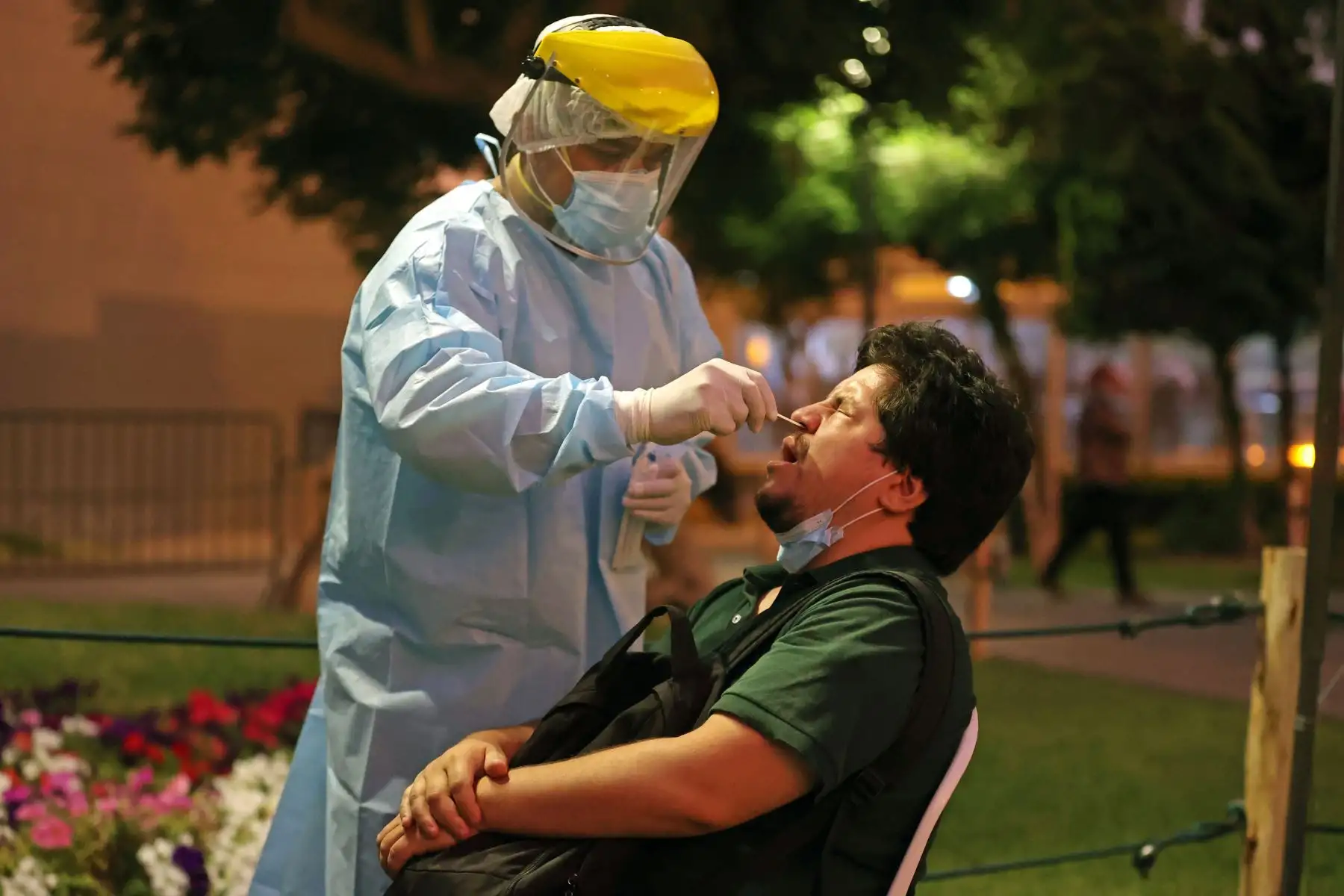Ministerio de Salud realiza vacunación y descarte de covid-19  en el Dia de la Amistad y el Amor  en Plaza de la Democracia, cercado de Lima.
Foto: ANDINA/Vidal Tarqui