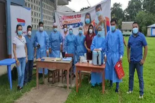 La brigada de vacunación, que estuvo conformada por el personal médico de la comunidad y de la Coordinación de la Estrategia de Pueblos Indígenas de la Diresa Loreto, recibió el apoyo de Petroperú para el traslado por vía fluvial hasta la zona, así como con el respaldo con alojamiento y alimentación.