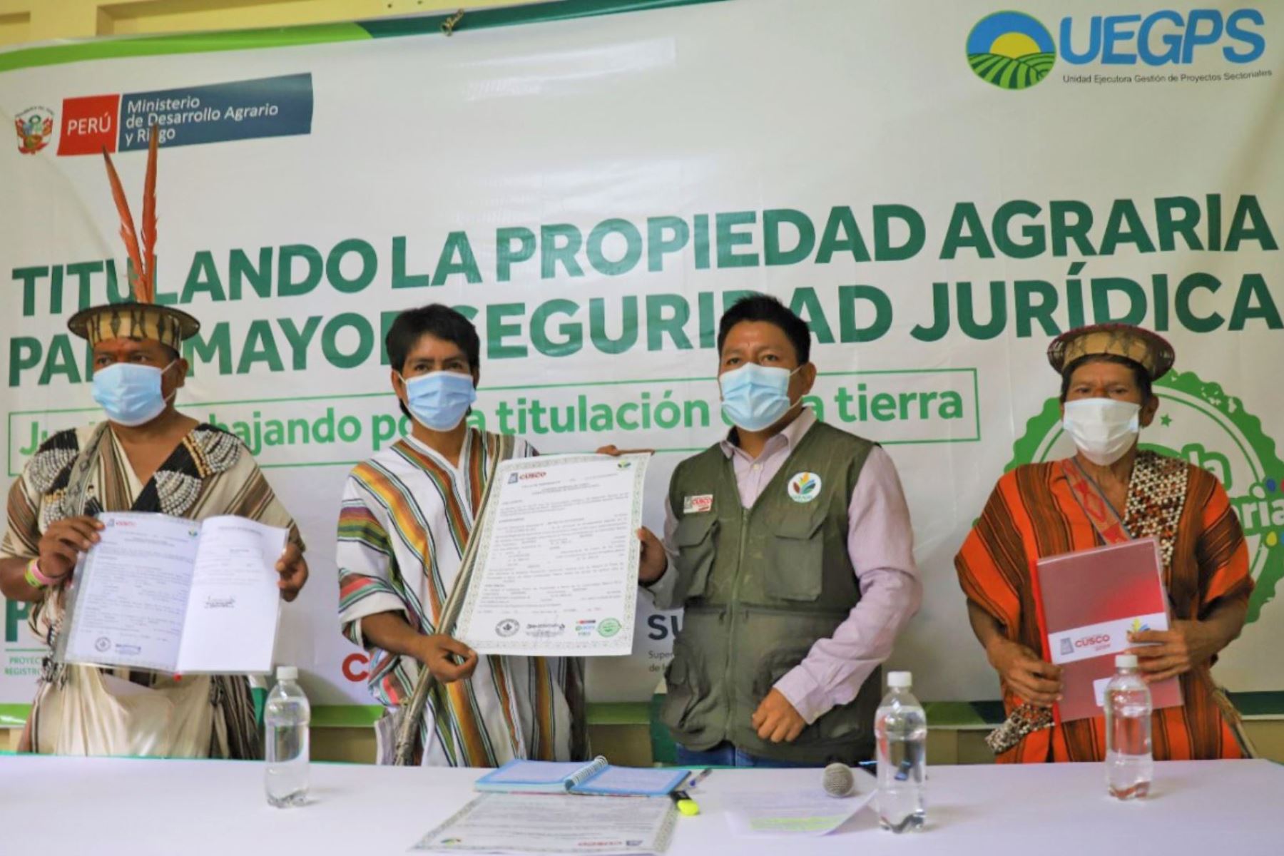 El Ministerio de Desarrollo Agrario y Riego y el Gobierno Regional de Cusco entregaron títulos de propiedad a dos comunidades nativas del Vraem.