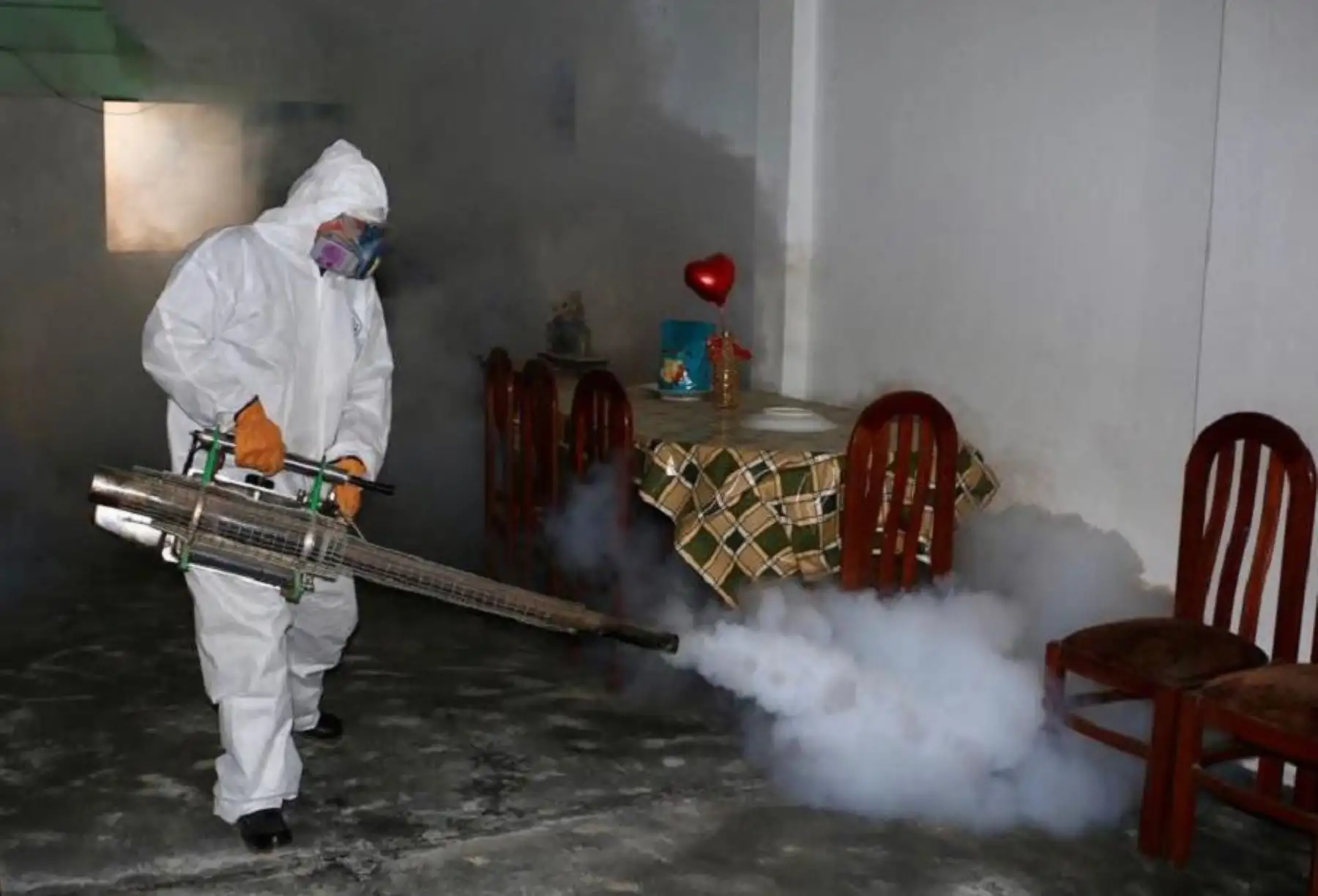 El Ministerio de Salud, a través del Centro Nacional de Epidemiología, Prevención y Control de Enfermedades, lanzó la alerta epidemiológica por casos de dengue en once regiones del país, con el fin de fortalecer el sistema de vigilancia e investigación epidemiológica y aportar medidas de preparación y respuesta a nivel nacional.