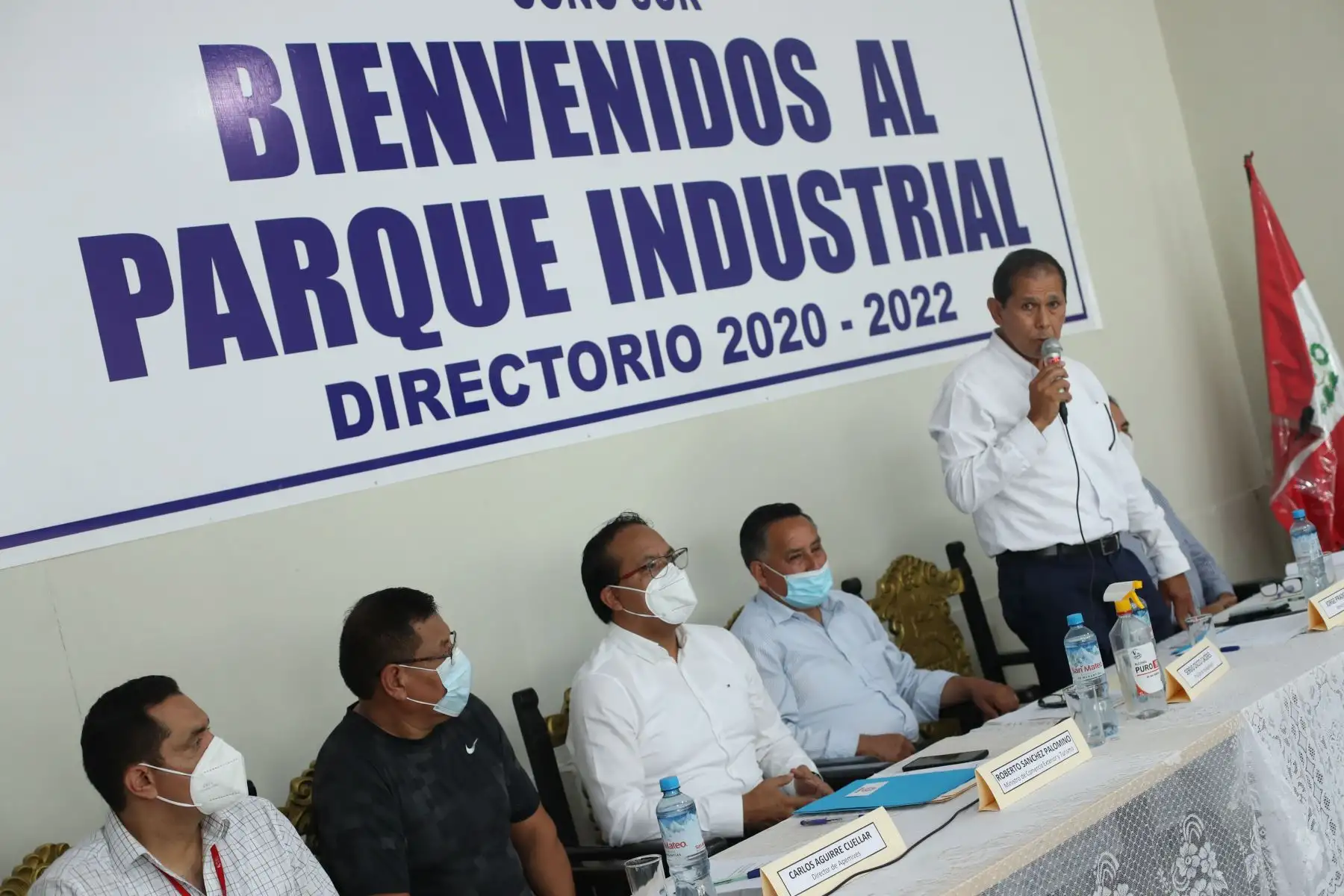 Los ministros de Comercio Exterior y de la Producción se reunieron con representantes de gremios de micro y pequeñas empresas del Parque Industrial de Villa El Salvador.
Foto: ANDINA/Carla Patiño Ramírez