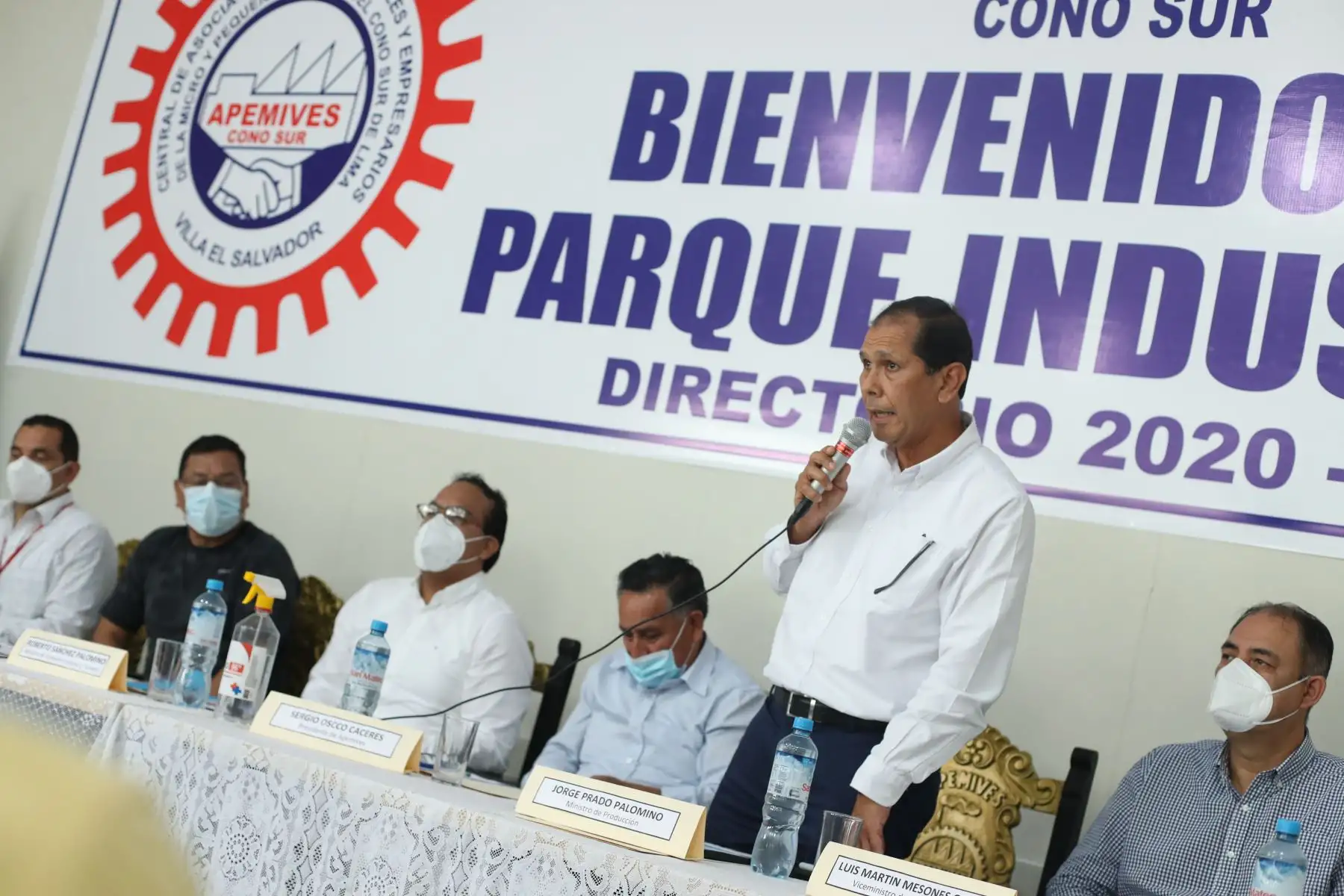Los ministros de Comercio Exterior y de la Producción se reunieron con representantes de gremios de micro y pequeñas empresas del Parque Industrial de Villa El Salvador.
Foto: ANDINA/Carla Patiño Ramírez