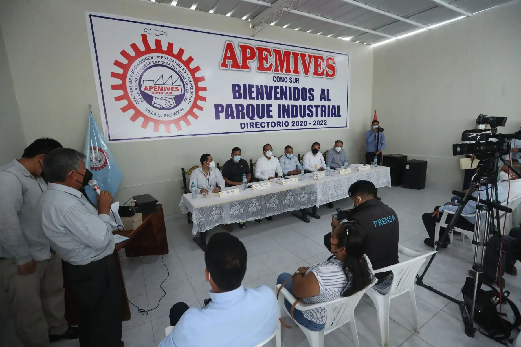 Los ministros de Comercio Exterior y de la Producción se reunieron con representantes de gremios de micro y pequeñas empresas del Parque Industrial de Villa El Salvador.
Foto: ANDINA/Carla Patiño Ramírez