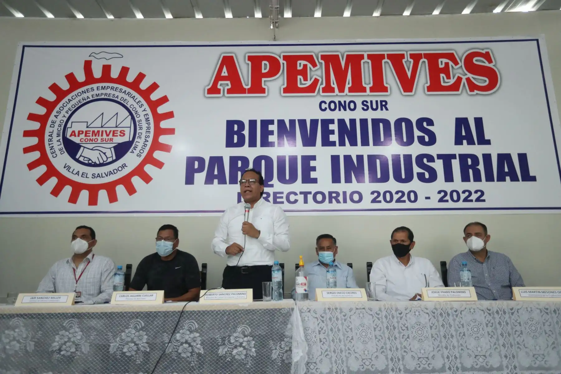 Los ministros de Comercio Exterior y de la Producción se reunieron con representantes de gremios de micro y pequeñas empresas del Parque Industrial de Villa El Salvador.
Foto: ANDINA/Carla Patiño Ramírez