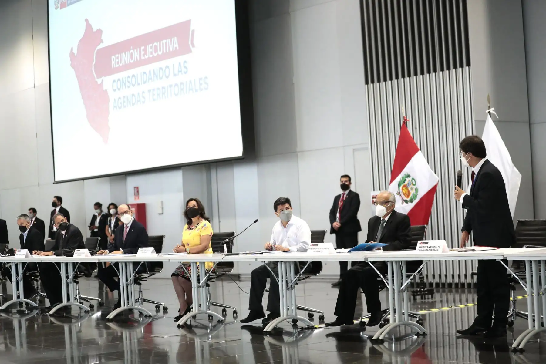 El presidente de la Asamblea Nacional de Gobiernos Regionales y gobernador de Cusco, Jean Paul Benavente, pidió unidad entre las autoridades para atender las demandas de la población y consolidar la descentralización del país. Foto: ANDINA/Prensa Presidencia.