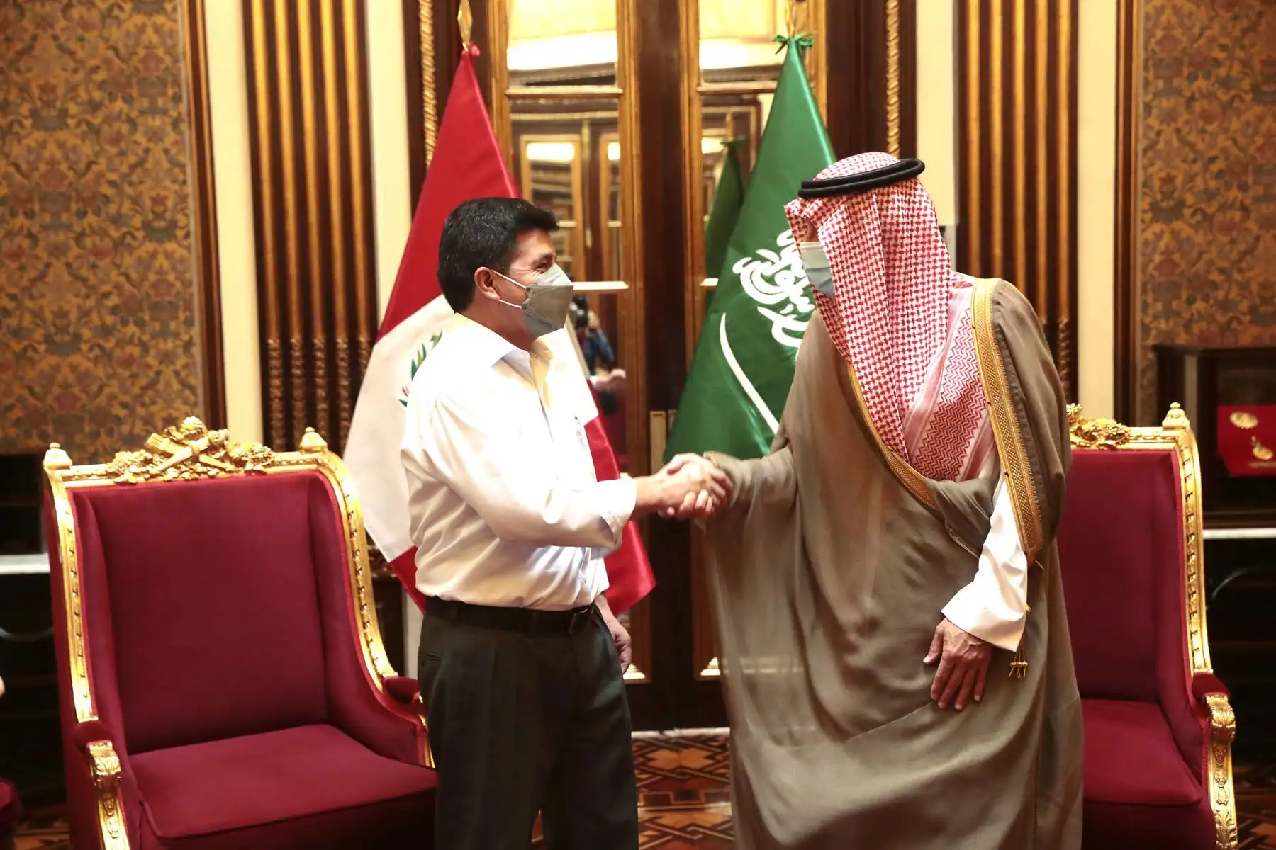 Presidente de la República, Pedro Castillo, recibe la visita del ministro de Estado para Asuntos Exteriores de Arabia Saudita, Adel bin Ahmed Al Jubeir. Foto: ANDINA/ Prensa Presidencia