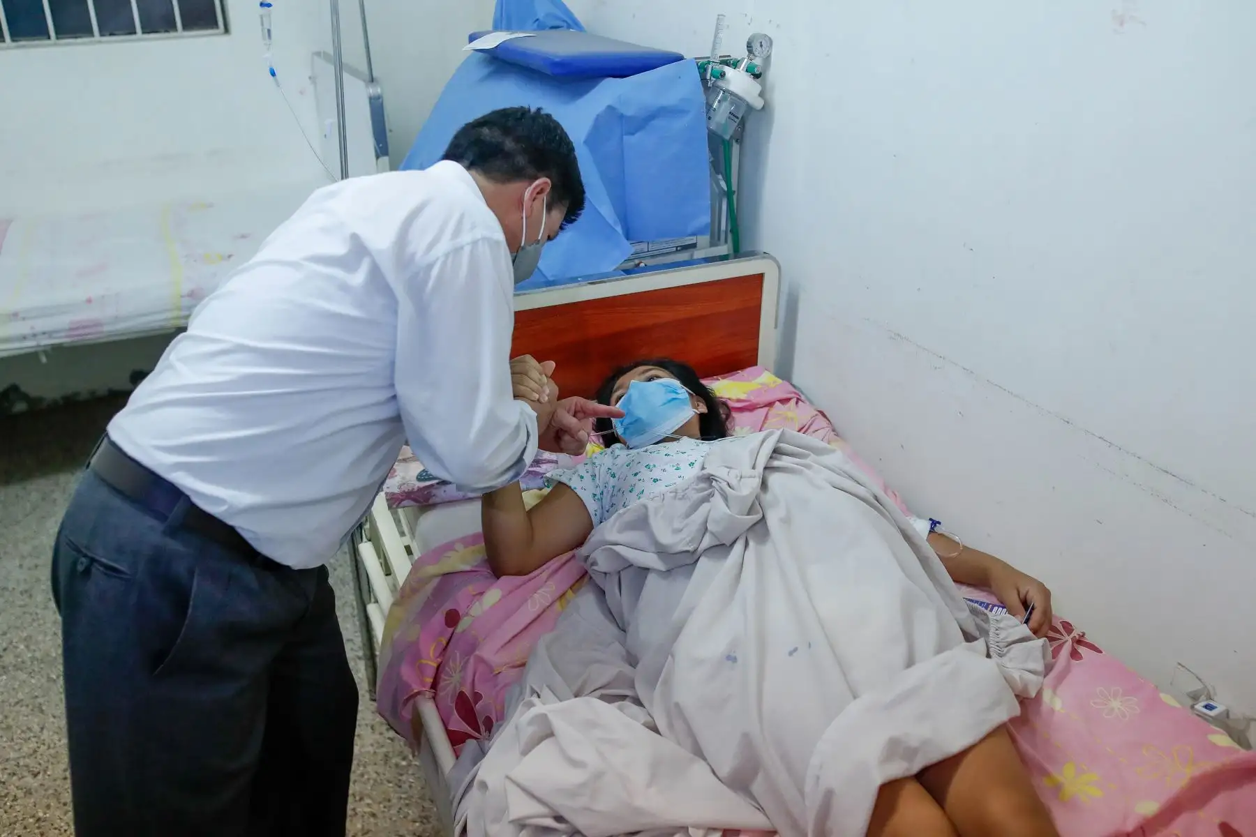 Jefe del Estado, Pedro Castillo, realizó visita inopinada al Hospital Referencial de Ferreñafe. Foto: ANDINA/Prensa Presidencia