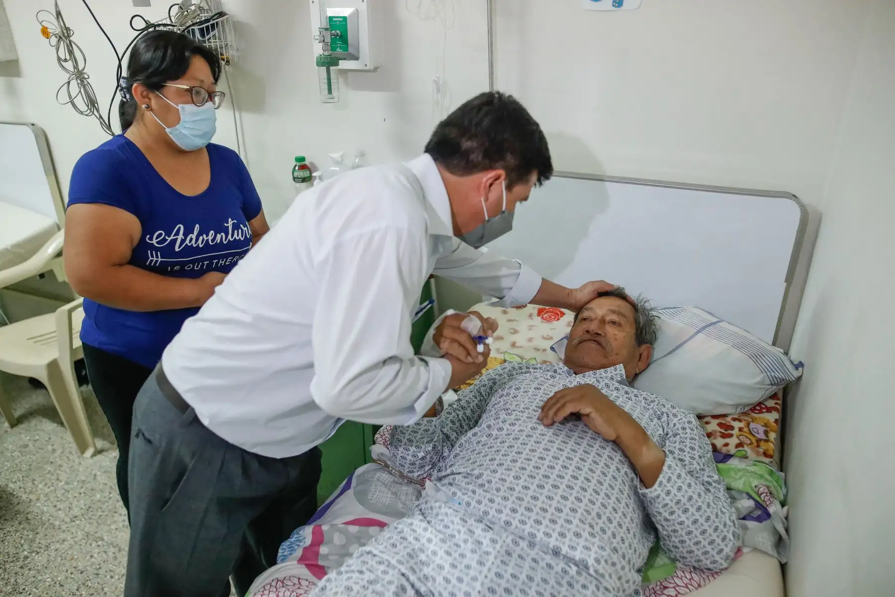 Jefe del Estado, Pedro Castillo, realizó visita inopinada al Hospital Referencial de Ferreñafe. Foto: ANDINA/Prensa Presidencia