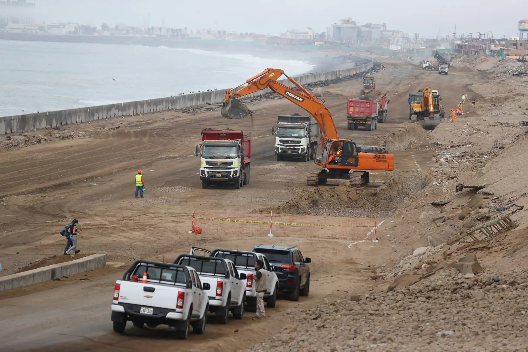 Autoridades del Gobierno Regional del Callao realizaron una primera inspección al avance de los trabajos que se vienen realizando en la Costa Verde del Callao. Foto: ANDINA/ Jhonel Rodríguez
