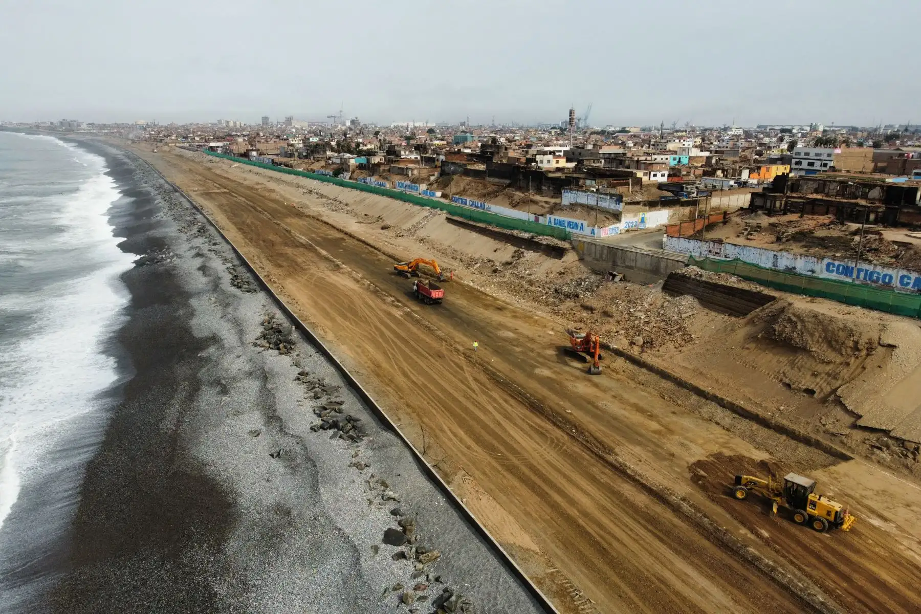 Esta importante vía, que unirá los distritos de La Punta y Chorrillos en solo 25 minutos, permitirá que las personas que vienen del sur con dirección al aeropuerto Jorge Chávez puedan evitar la gran congestión vehicular de Lima. Foto: ANDINA/ Jhonel Rodríguez