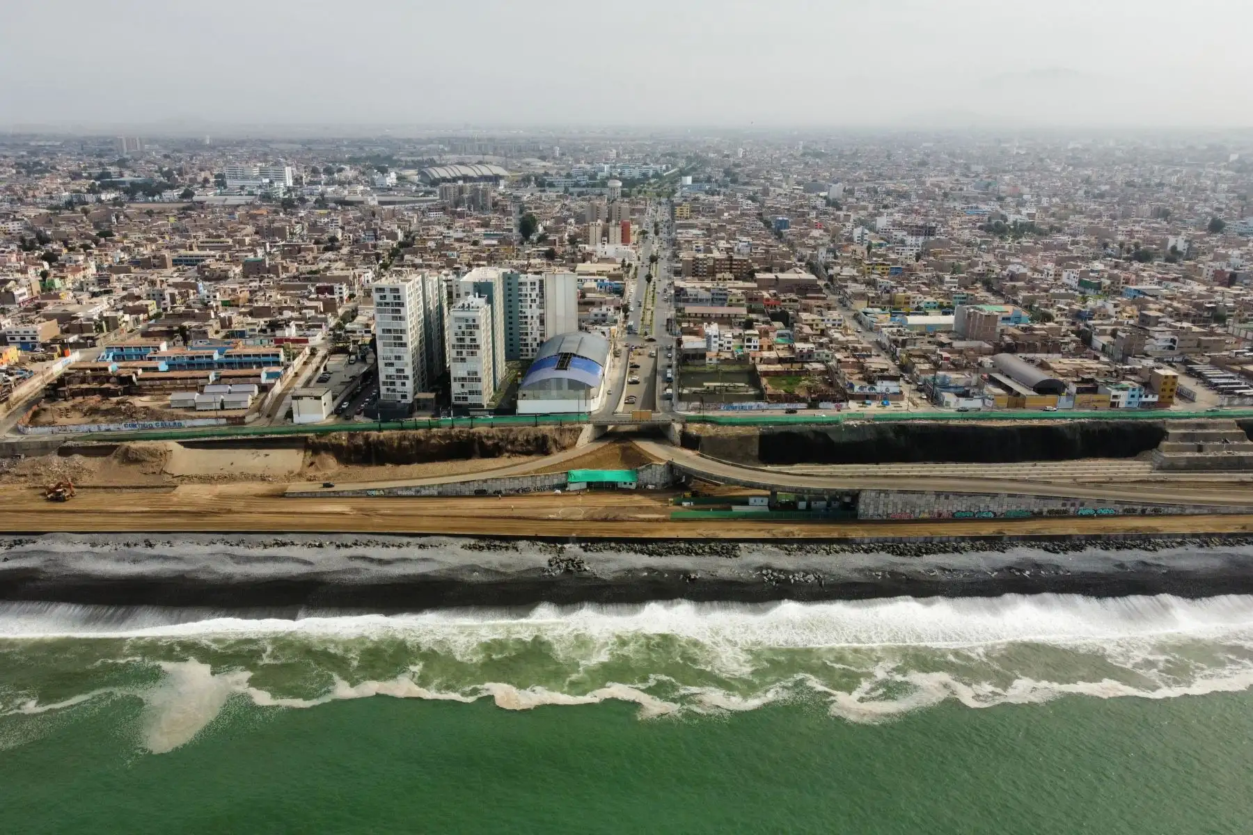 Esta importante vía, que unirá los distritos de La Punta y Chorrillos en solo 25 minutos, permitirá que las personas que vienen del sur con dirección al aeropuerto Jorge Chávez puedan evitar la gran congestión vehicular de Lima. Foto: ANDINA/ Jhonel Rodríguez