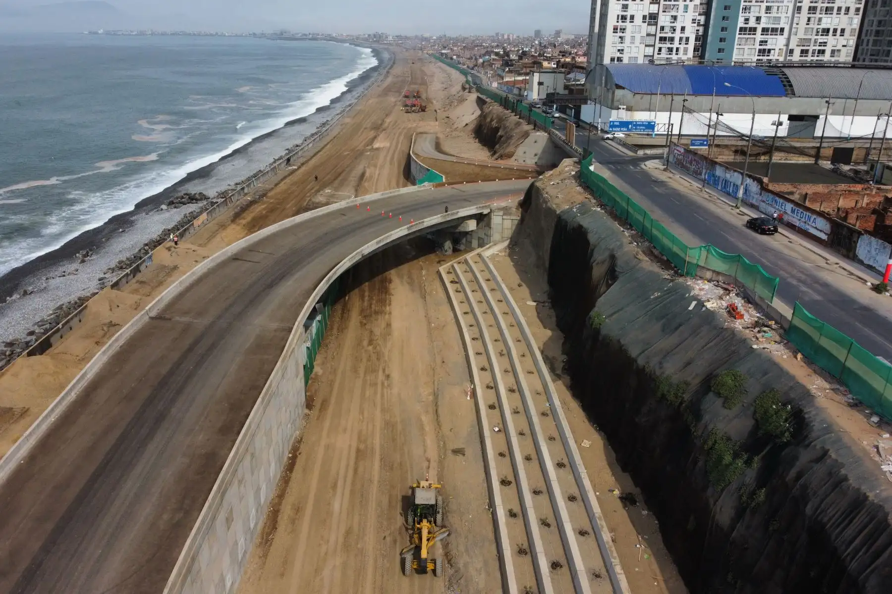 Esta importante vía, que unirá los distritos de La Punta y Chorrillos en solo 25 minutos, permitirá que las personas que vienen del sur con dirección al aeropuerto Jorge Chávez puedan evitar la gran congestión vehicular de Lima. Foto: ANDINA/ Jhonel Rodríguez