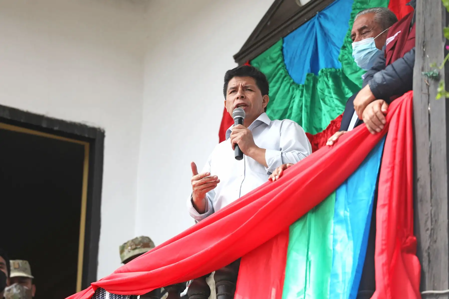 Presidente de la República, Pedro Castillo, sostiene encuentro con la población en la plaza de Chachapoyas. Foto: ANDINA/ Prensa Presidencia
