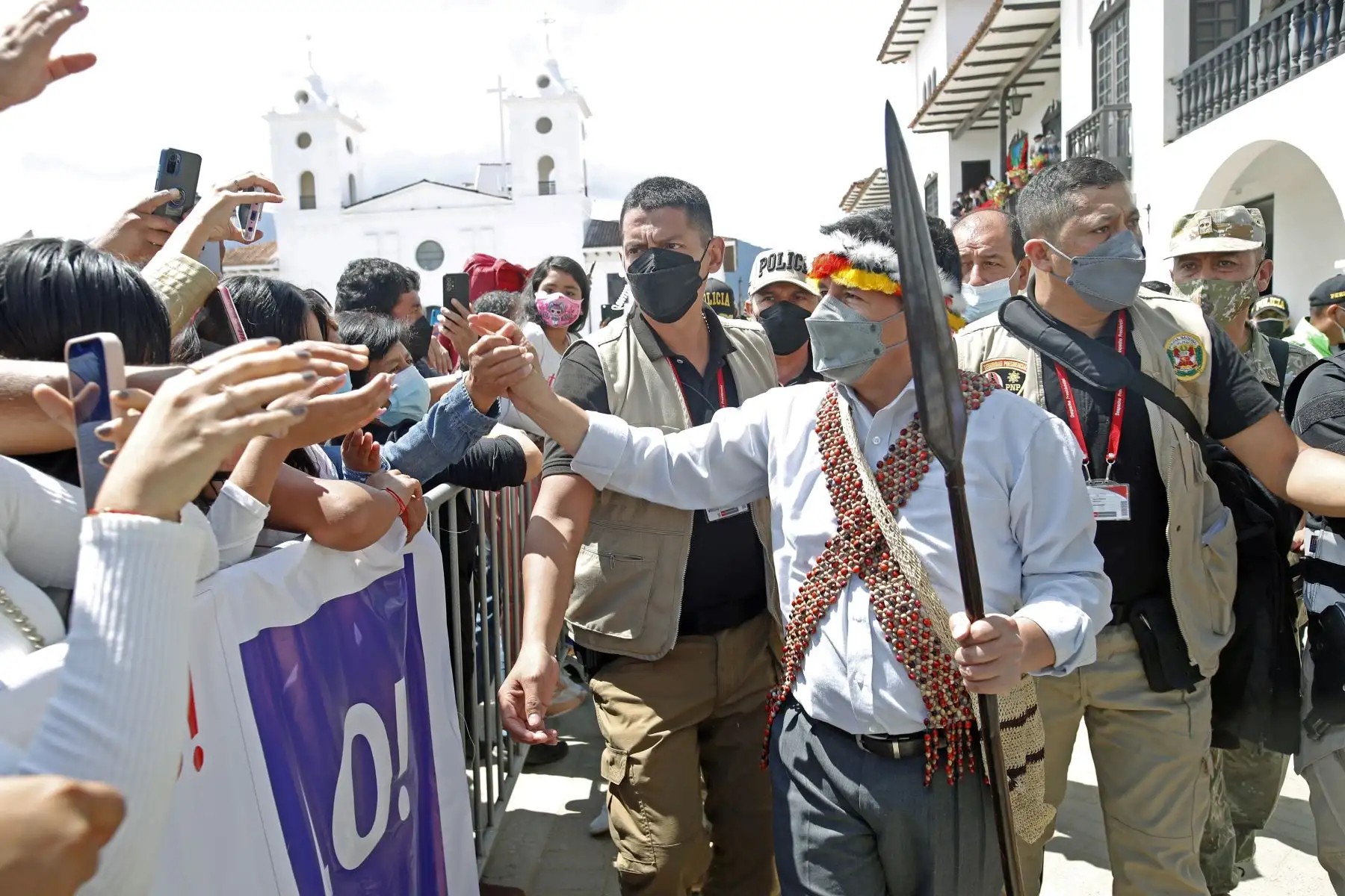 Presidente de la República, Pedro Castillo, sostiene encuentro con la población en la plaza de Chachapoyas. Foto: ANDINA/ Prensa Presidencia