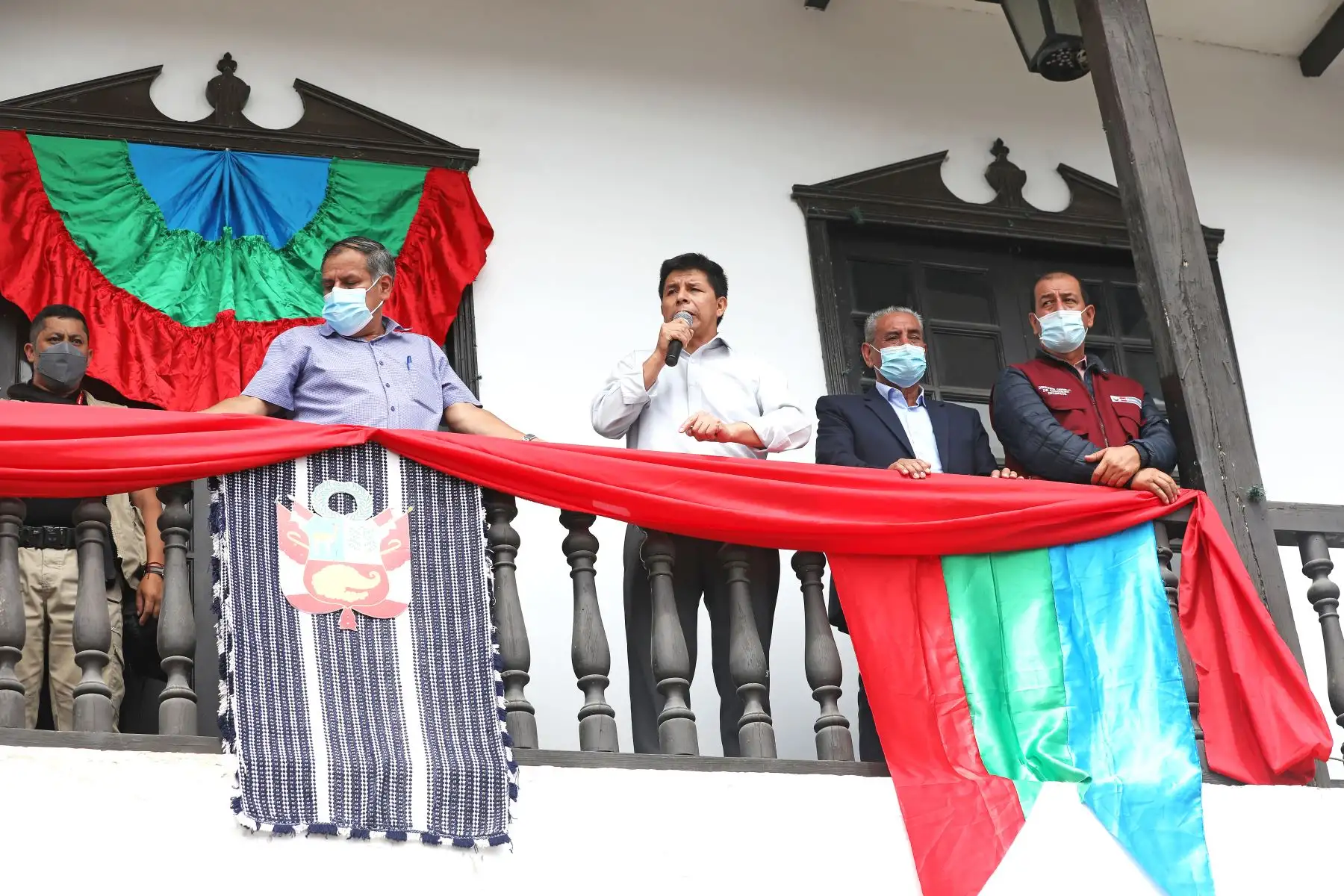 Presidente de la República, Pedro Castillo, sostiene encuentro con la población en la plaza de Chachapoyas. Foto: ANDINA/ Prensa Presidencia