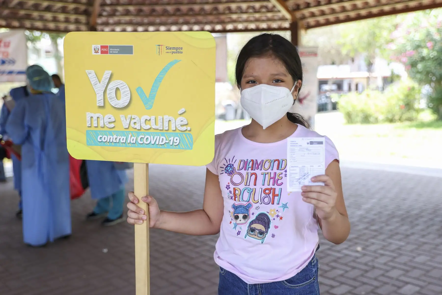 Ministerio de Salud habilitó un punto fijo de vacunación en el Parque Nº 1 de la Urb. Los Girasoles en La Molina, donde se aplicó dosis de vacuna contra la Covid 19, la Influenza, Neumococo y VPH. Tuvo gran acogida por los vecinos de la zona. Además, brigadas de vacunación visitaron 500 viviendas con el fin de identificar a la población que requiera la primera, segunda o tercera dosis contra el coronavirus. Foto: ANDINA/Jhonel Rodríguez