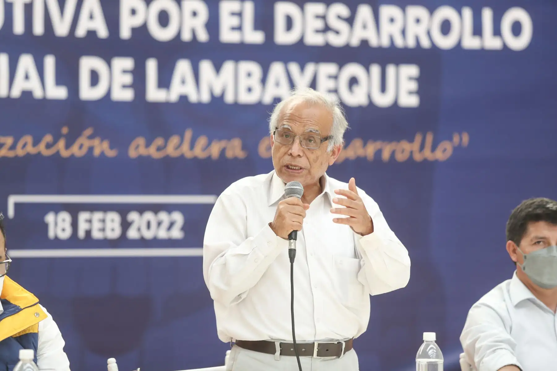 El Presidente de la República, Pedro Castillo, y el jefe del Gabinete Ministerial, Aníbal Torres, encabezan la Reunión Ejecutiva por el Desarrollo Territorial de Lambayeque, junto a la vicepresidenta Dina Boluarte, el gobernador Luis Alberto Díaz Bravo y ministros de Estado. Foto: ANDINA/PCM