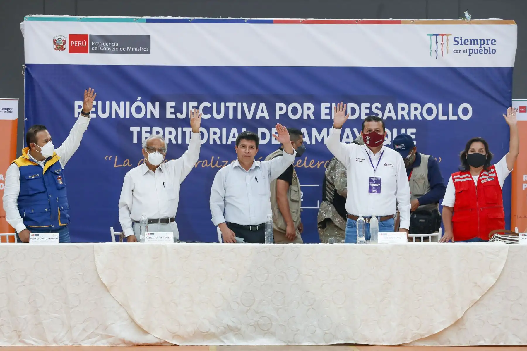 El Presidente de la República, Pedro Castillo, y el jefe del Gabinete Ministerial, Aníbal Torres, encabezan la Reunión Ejecutiva por el Desarrollo Territorial de Lambayeque, junto a la vicepresidenta Dina Boluarte, el gobernador Luis Alberto Díaz Bravo y ministros de Estado. Foto: ANDINA/Presidencia Perú