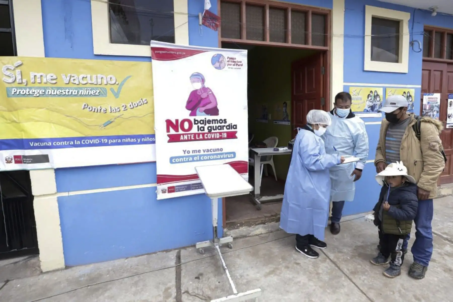 El ministro de Cultura, Alejandro Salas Zegarra, llegó a la región Puno para participar de la inauguración de una planta de oxígeno en Ilave, que estará a disposición del pueblo Aimara. Asimismo, visitó las localidades de Zepita y Desaguadero con la finalidad de reafirmar el compromiso del sector Cultura para el trabajo conjunto con las autoridades locales, en el marco de la emergencia sanitaria por la COVID-19. Foto: Difusión