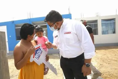 El ministro de Vivienda, Construcción y Saneamiento, Geiner Alvarado López, inspeccionó el avance de los trabajos en unos de los principales proyectos habitacional del programa Techo Propio en la región Lambayeque.