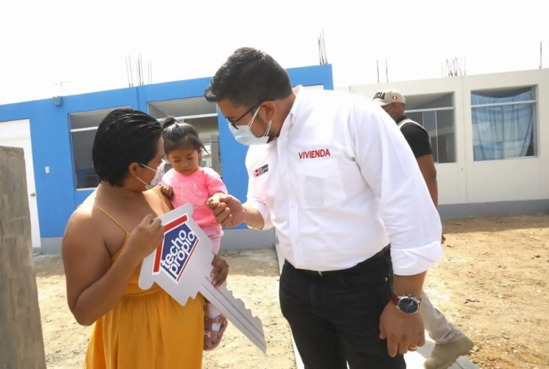 El ministro de Vivienda, Construcción y Saneamiento, Geiner Alvarado López, inspeccionó el avance de los trabajos en unos de los principales proyectos habitacional del programa Techo Propio en la región Lambayeque.