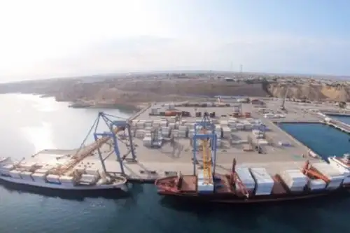 El terminal portuario de Paita, ubicado en la región Piura, realizó, como parte del periodo de prueba, la primera operación de embarque y desembarque en su moderno muelle marginal. Se atendió de manera simultánea a dos naves portacontenedores procedentes del puerto de Guayaquil, Ecuador.