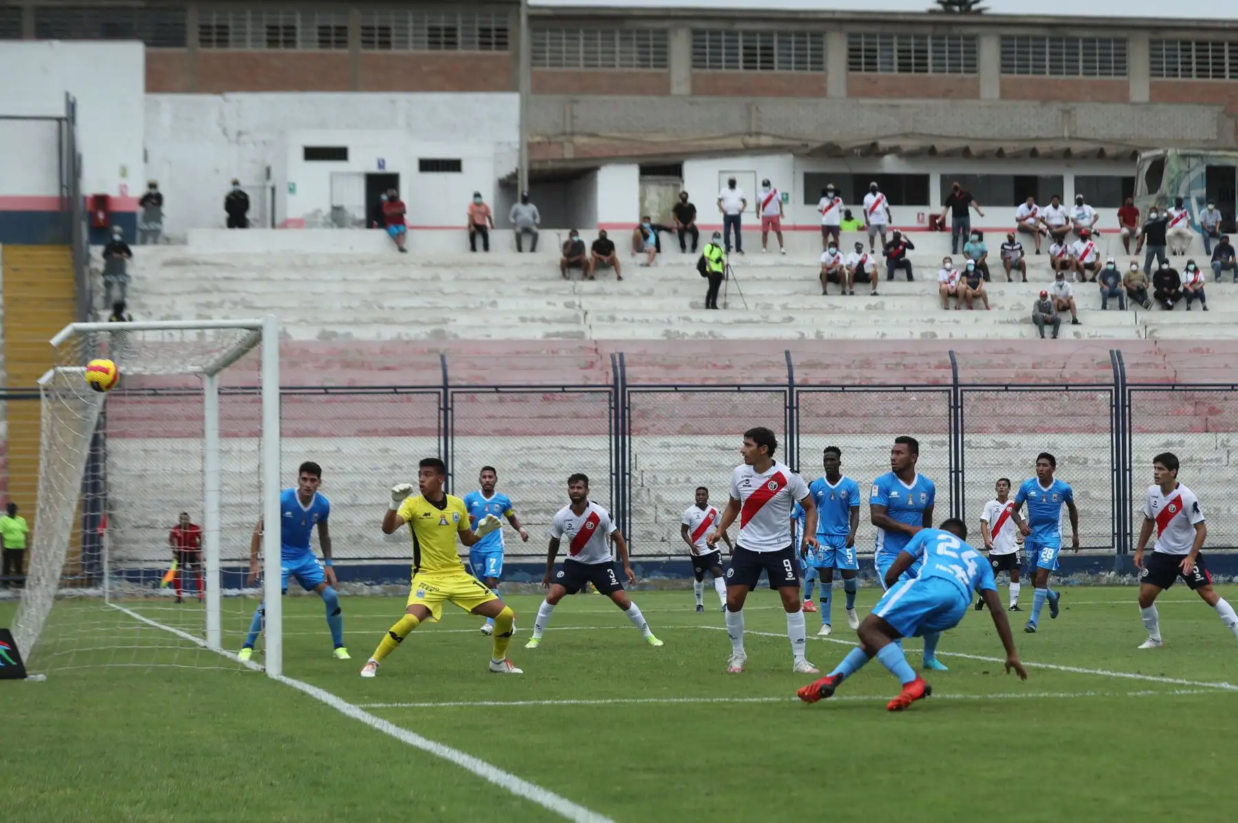 Deportivo Municipal y Binacional se enfrentan en el estadio Iván Elías de Villa El Salvador por la fecha 3 de la Liga 1. Foto: ANDINA/Carla Patiño