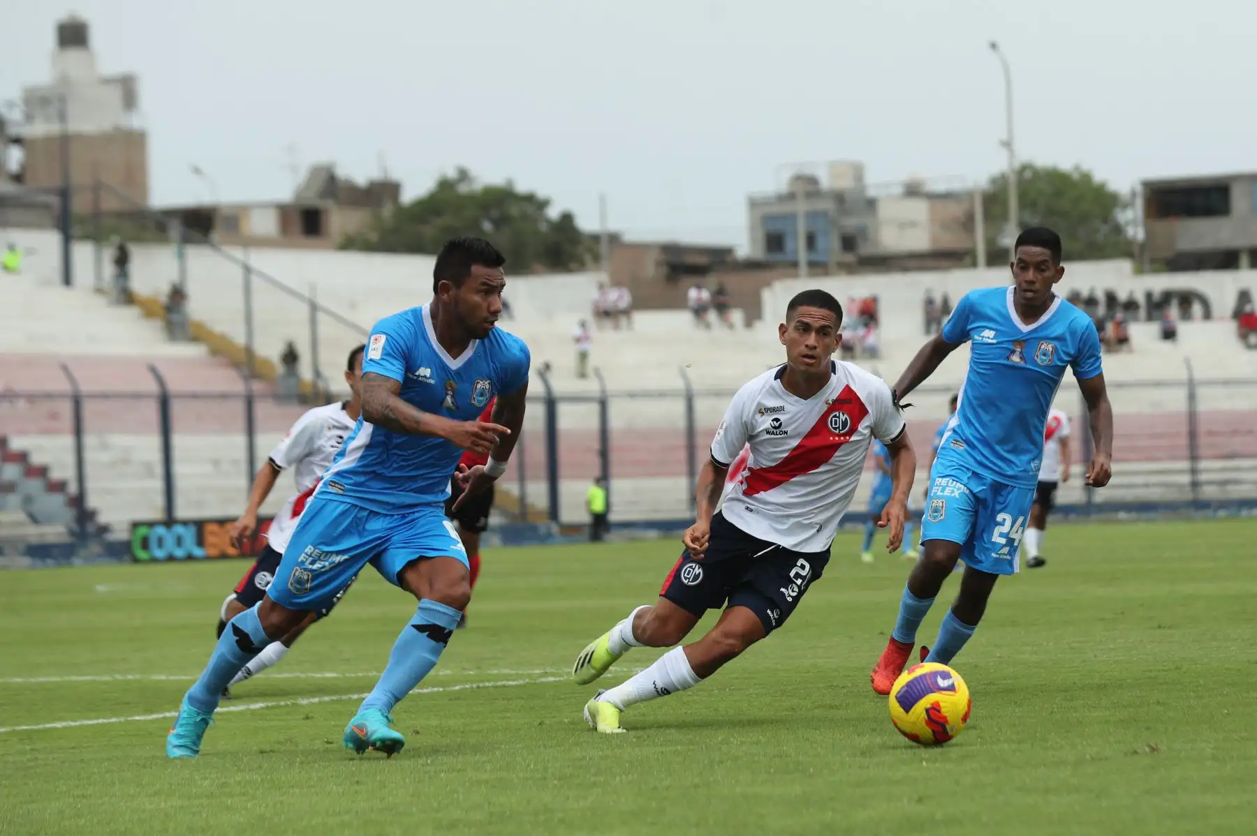 Deportivo Municipal y Binacional se enfrentan en el estadio Iván Elías de Villa El Salvador por la fecha 3 de la Liga 1. Foto: ANDINA/Carla Patiño