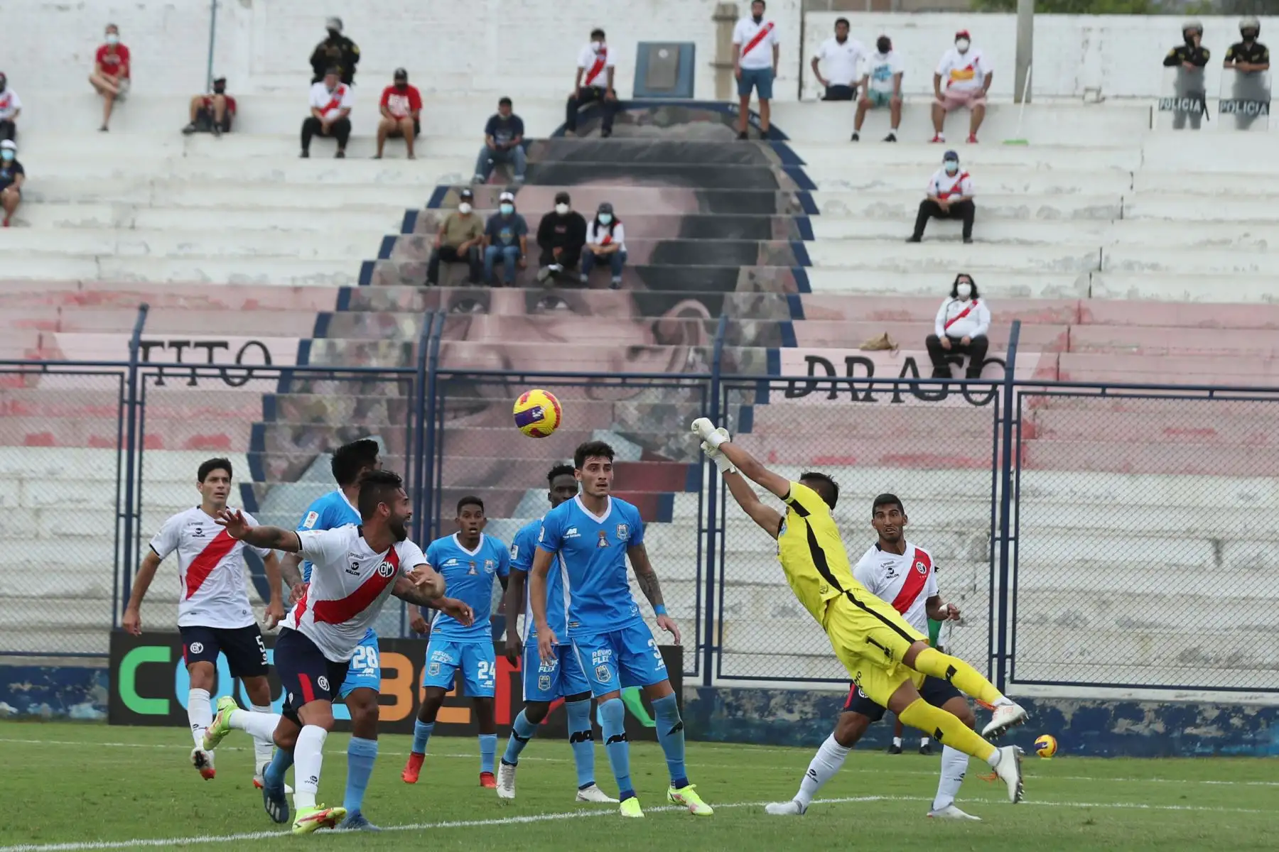Deportivo Municipal y Binacional se enfrentan en el estadio Iván Elías Moreno de Villa El Salvador por la fecha 3 de la Liga 1. Foto: ANDINA/Carla Patiño