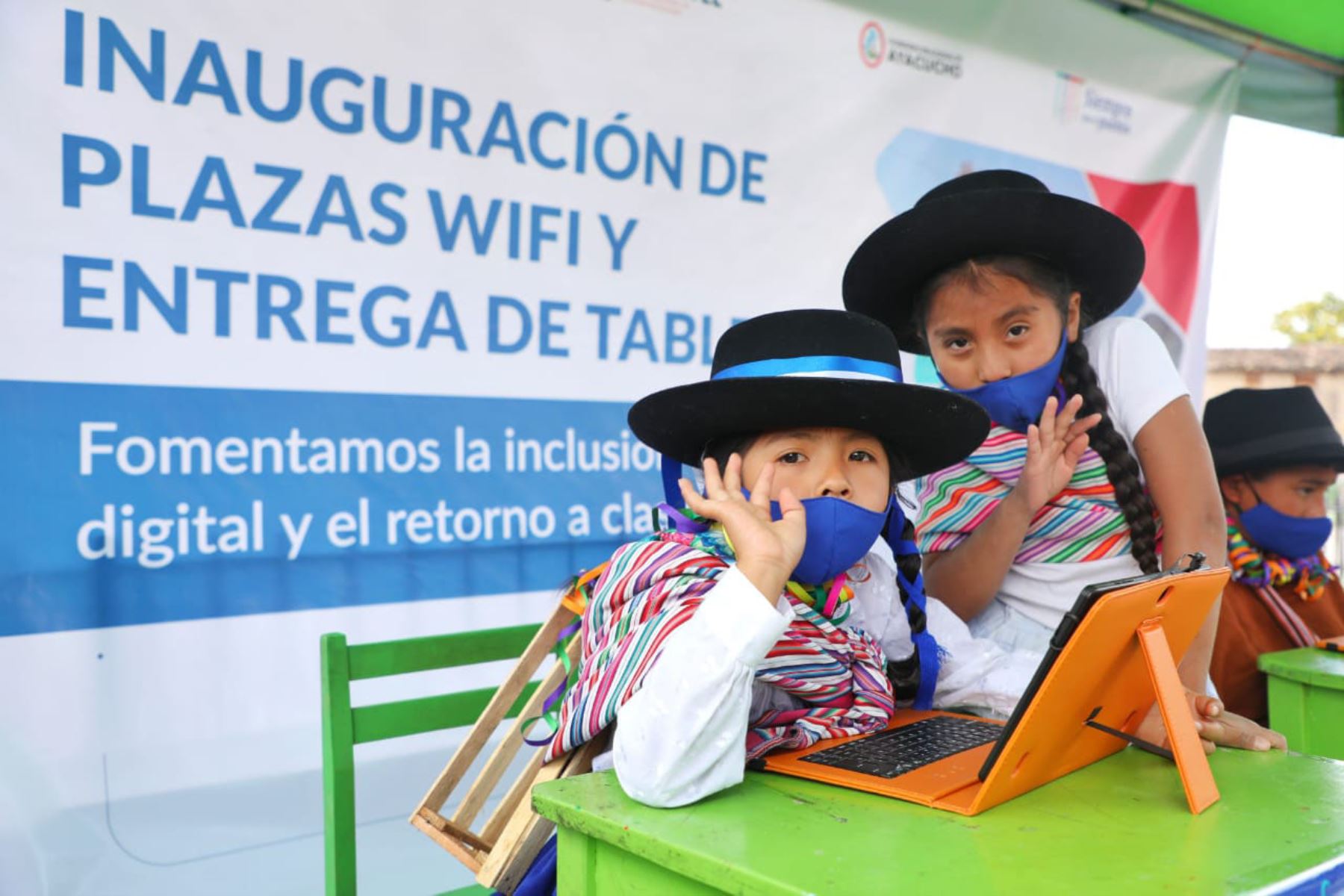 El Gobierno Regional de Ayacucho recibió 16 955 tabletas para los escolares de la zona rural del departamento, a fin de fortalecer un mejor retorno a clases.