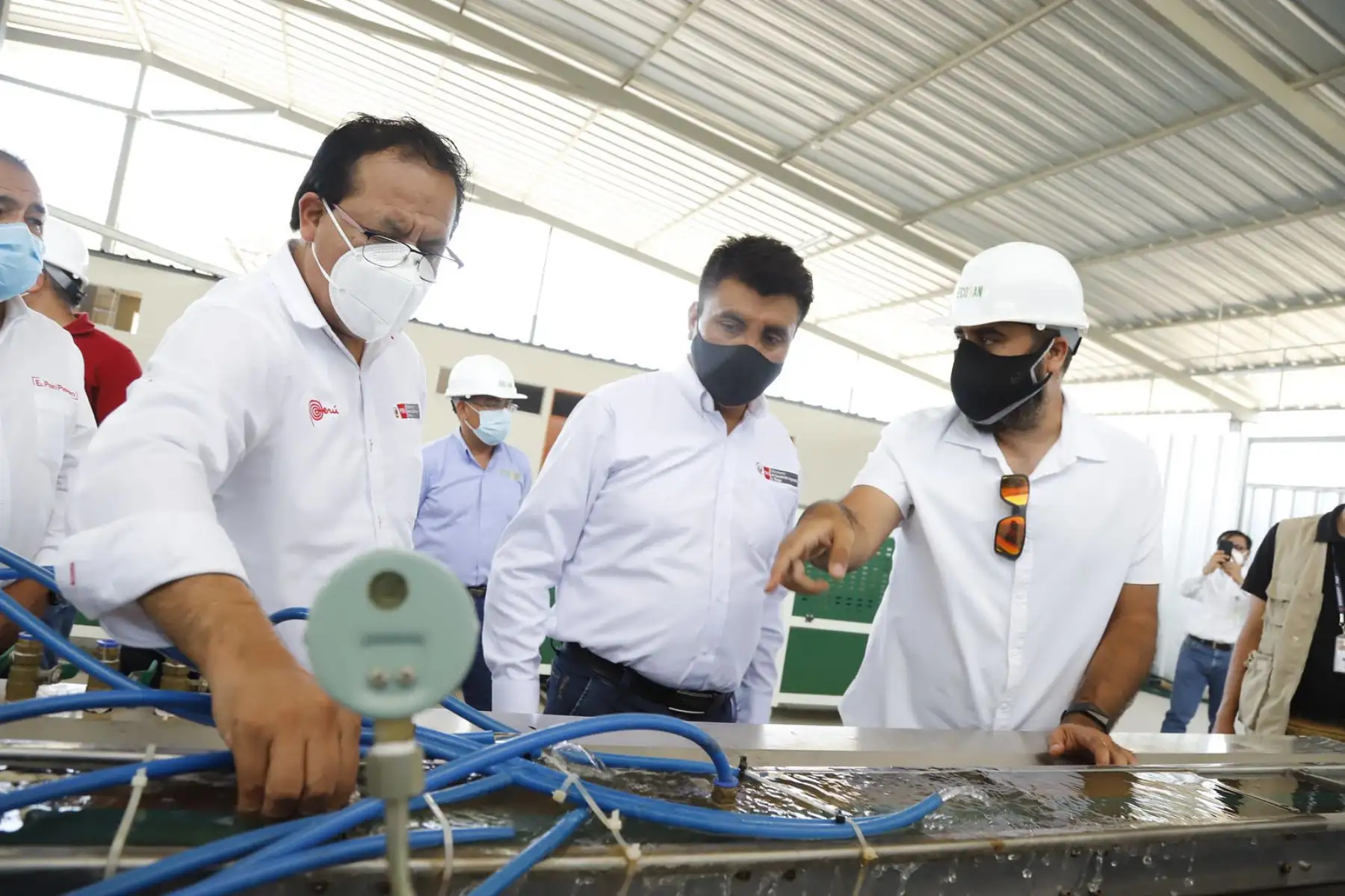 El ministro de Comercio Exterior y Turismo, Roberto Sánchez, el ministro de Desarrollo Agrario y Riego, Óscar Zea y el ministro de la Producción, Jorge Luis Prado se reúnen con diversos gremios de Piura para impulsar de manera multisectorial   la cadena de producción del algodón y textiles peruanos.
Foto: Mincetur