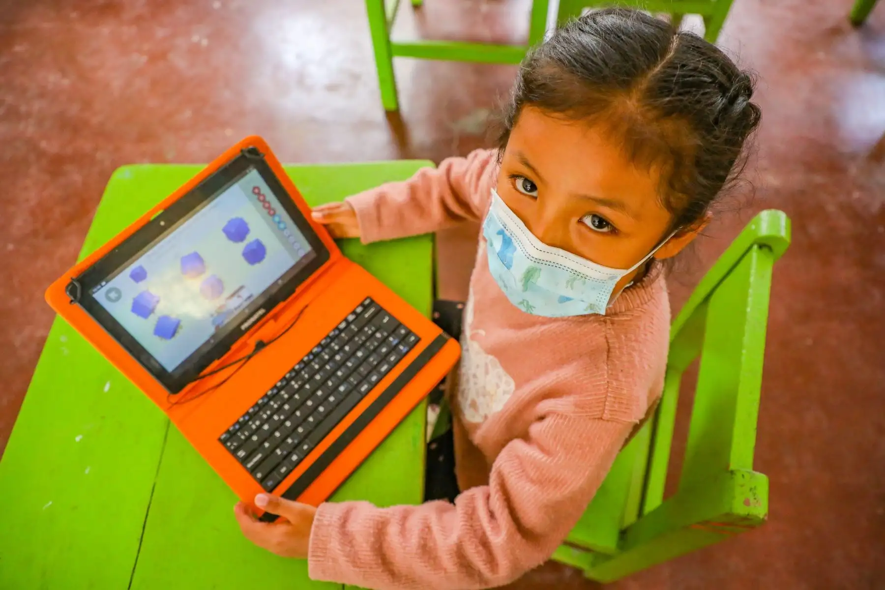 Dispositivos tecnológicos serán distribuidos, priorizando los 478 colegios beneficiarios del Proyecto de Banda Ancha para la región Ayacucho, que impulsa el Programa Nacional de Telecomunicaciones y se encuentra en funcionamiento desde el 2019. 
Foto: MTC