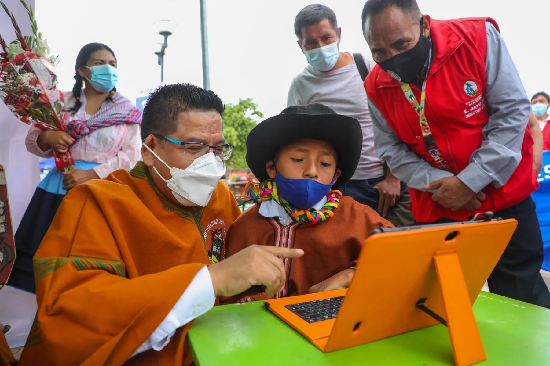 Dispositivos tecnológicos serán distribuidos, priorizando los 478 colegios beneficiarios del Proyecto de Banda Ancha para la región Ayacucho, que impulsa el Programa Nacional de Telecomunicaciones y se encuentra en funcionamiento desde el 2019. 
Foto: MTC