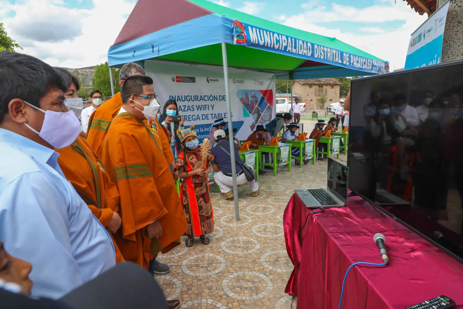 Dispositivos tecnológicos serán distribuidos, priorizando los 478 colegios beneficiarios del Proyecto de Banda Ancha para la región Ayacucho, que impulsa el Programa Nacional de Telecomunicaciones y se encuentra en funcionamiento desde el 2019. 
Foto: MTC