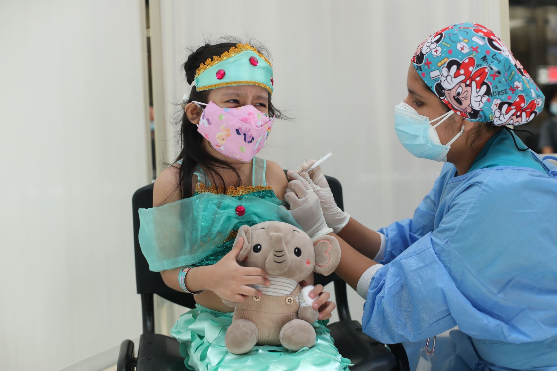 El Ministerio de Salud exhorta a los padres de familia a vacunar a sus hijos y así estén mejor protegidos contra la pandemia ante el inicio de las clases presenciales. Foto: ANDINA/Carla Patiño Ramírez.