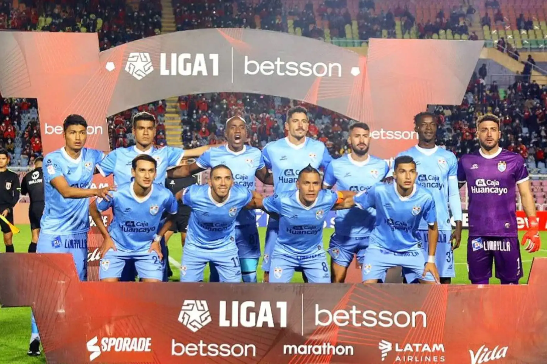 Equipo de la Asociación Deportiva Tarma en el estadio Inca Garcilaso de la Vega en Cusco, quien se enfrenta a Cienciano por la fecha 3 de la Liga 1. 
Foto: @LigaFutProf