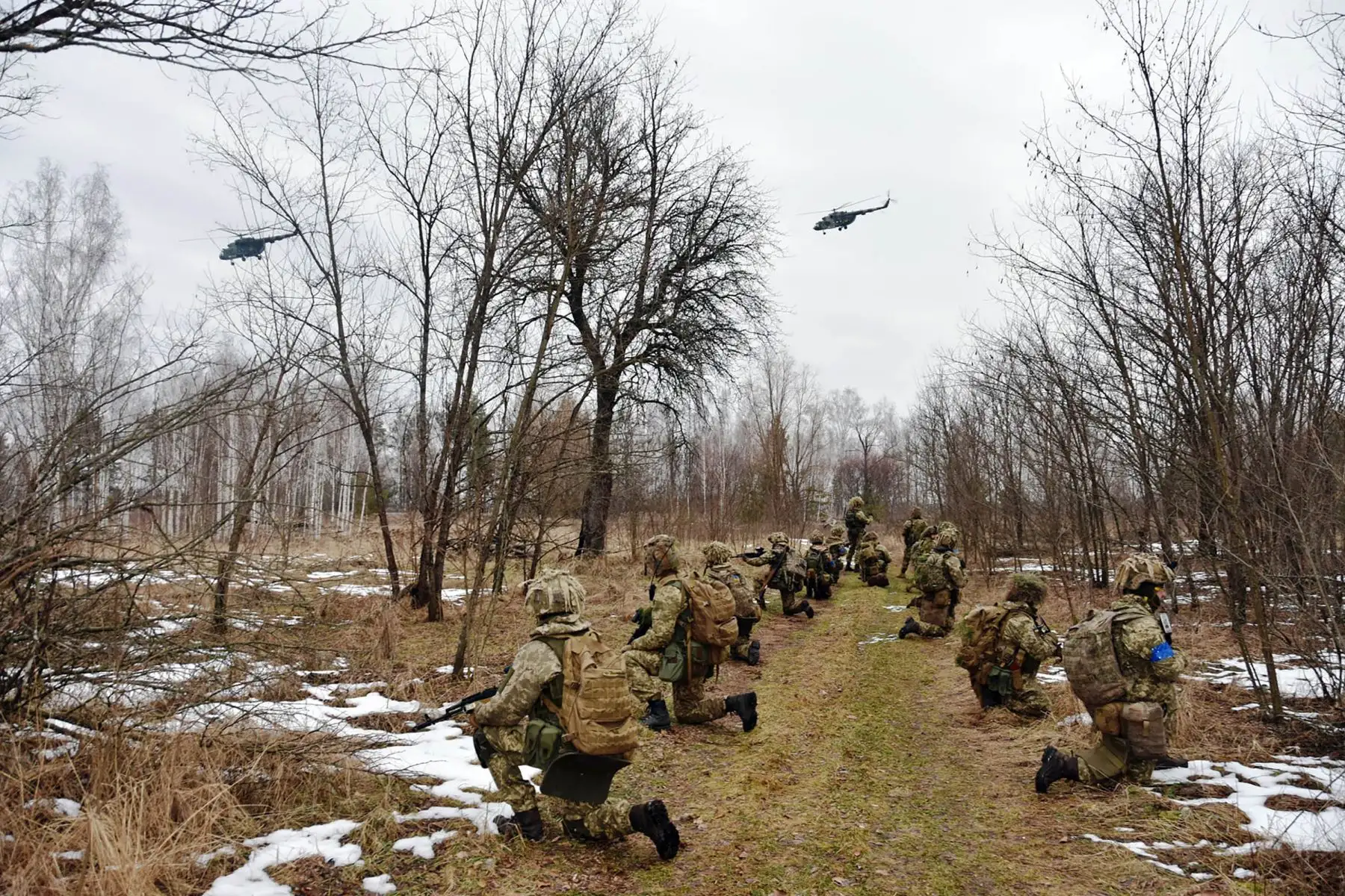 Fuerzas Armadas de Ucrania, participan de ejercicios militares en un lugar desconocido. Foto: AFP
