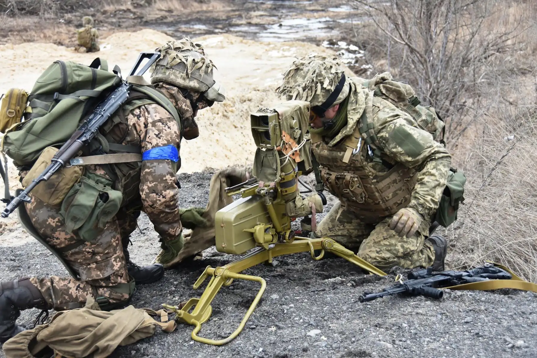 Fuerzas Armadas de Ucrania, participan de ejercicios militares en un lugar desconocido. Foto: AFP