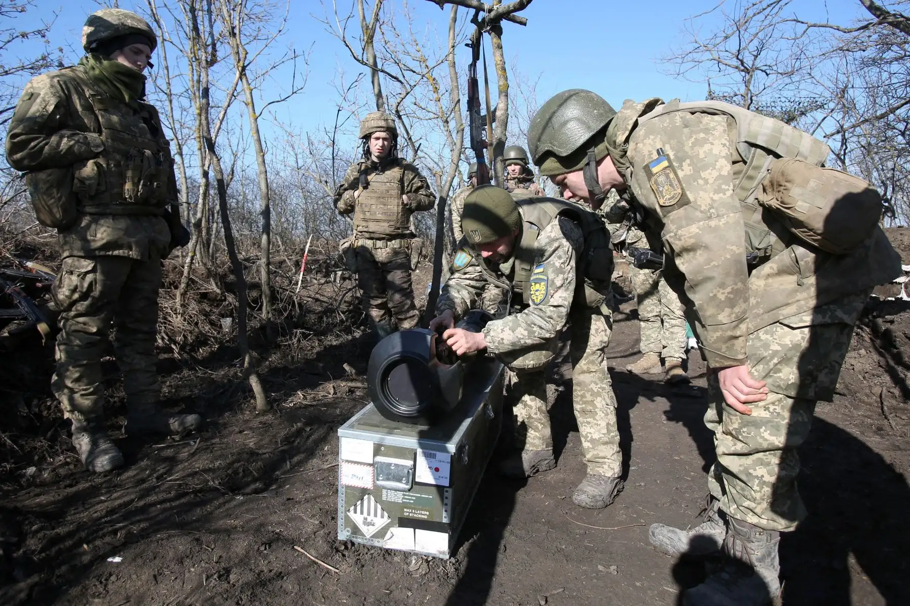 Fuerzas Armadas de Ucrania, participan de ejercicios militares en un lugar desconocido. Foto: AFP