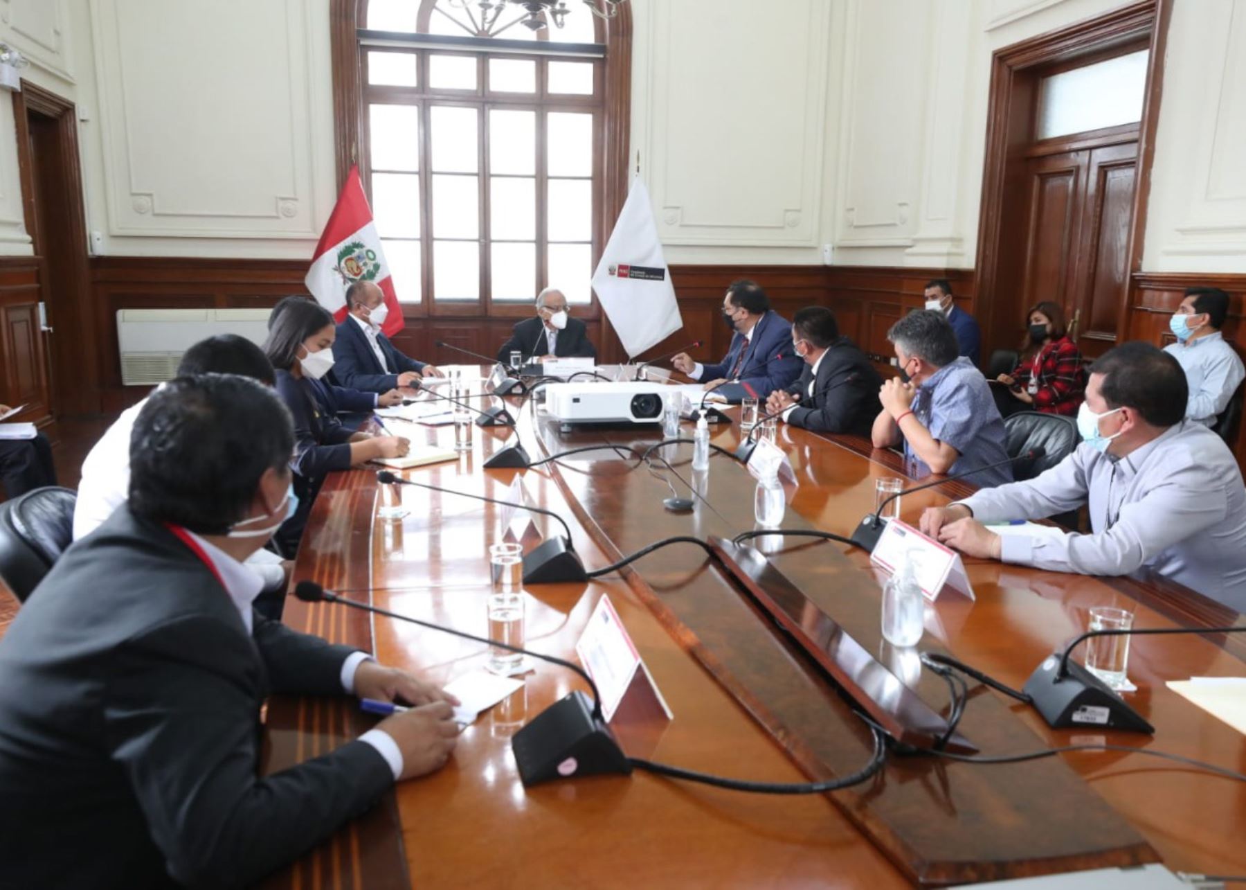 Jefe del Gabinete Ministerial, Aníbal Torres, lidera reunión de trabajo con autoridades de Apurímac.