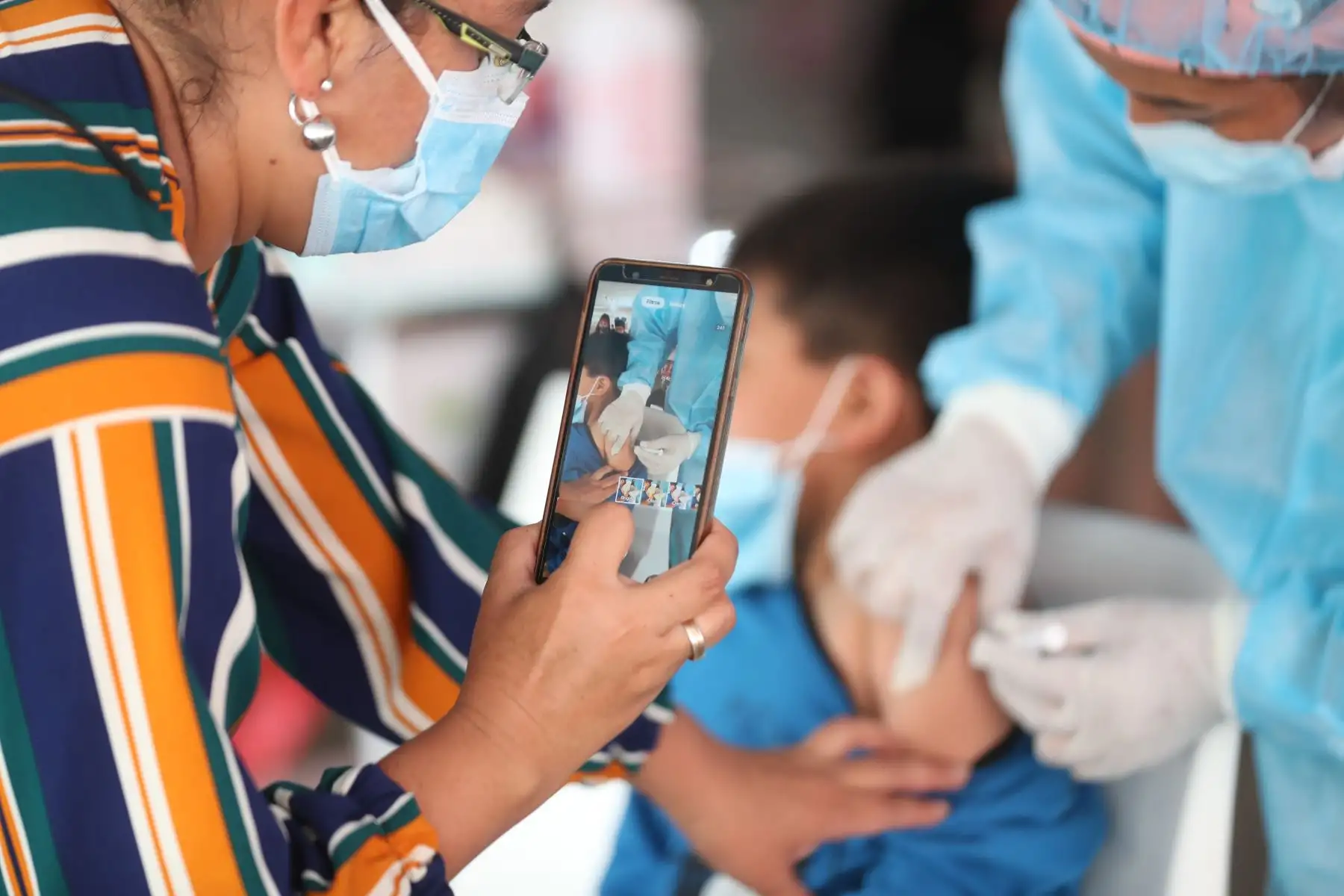 El último viernes, el Perú recibió un lote de 624 mil dosis pediátricas de la vacuna contra el covid-19, del laboratorio Pfizer, el cual permitirá seguir inmunizando a niños y niñas de 5 a 11 años. Este nuevo ingreso se suma a los dos lotes de 996 mi dosis de Pfizer que llegaron el pasado 21 y 28 de enero de 2022. Foto: ANDINA/ Carla Patiño