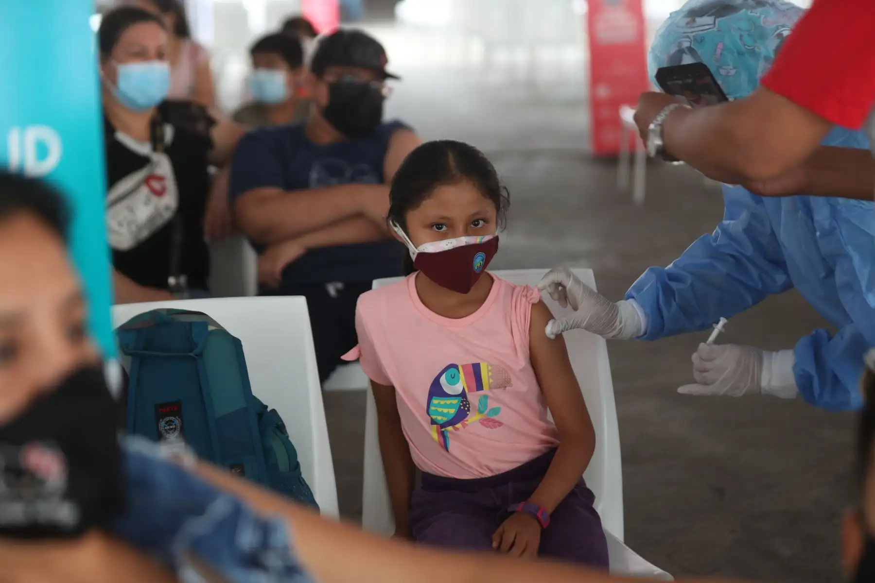 Personal médico de SISOL Salud continúa vacunando contra la COVID 19 a niños entre los 5 y 11 años de edad en el Parque de la Exposición. Foto: ANDINA/ Carla Patiño