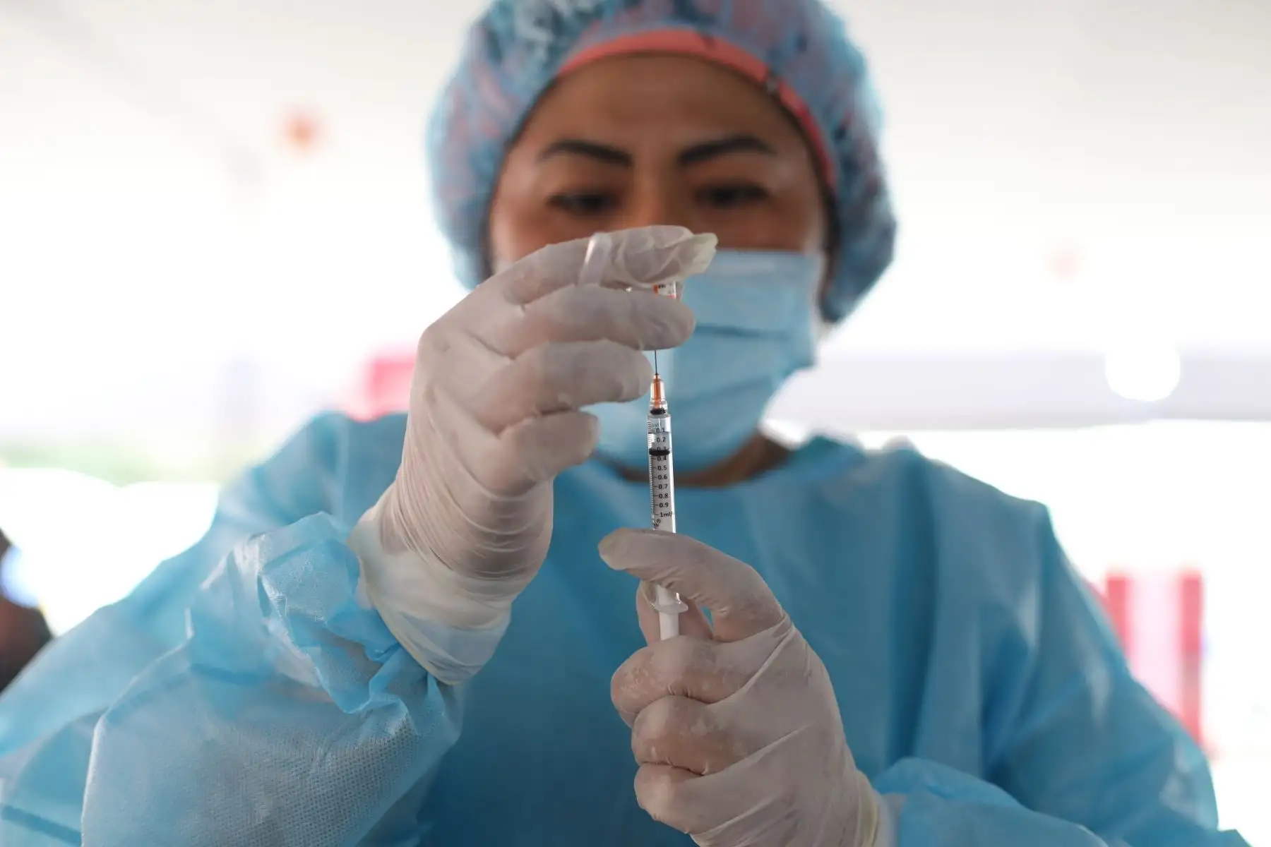 El último viernes, el Perú recibió un lote de 624 mil dosis pediátricas de la vacuna contra el covid-19, del laboratorio Pfizer, el cual permitirá seguir inmunizando a niños y niñas de 5 a 11 años. Este nuevo ingreso se suma a los dos lotes de 996 mi dosis de Pfizer que llegaron el pasado 21 y 28 de enero de 2022. Foto: ANDINA/ Carla Patiño